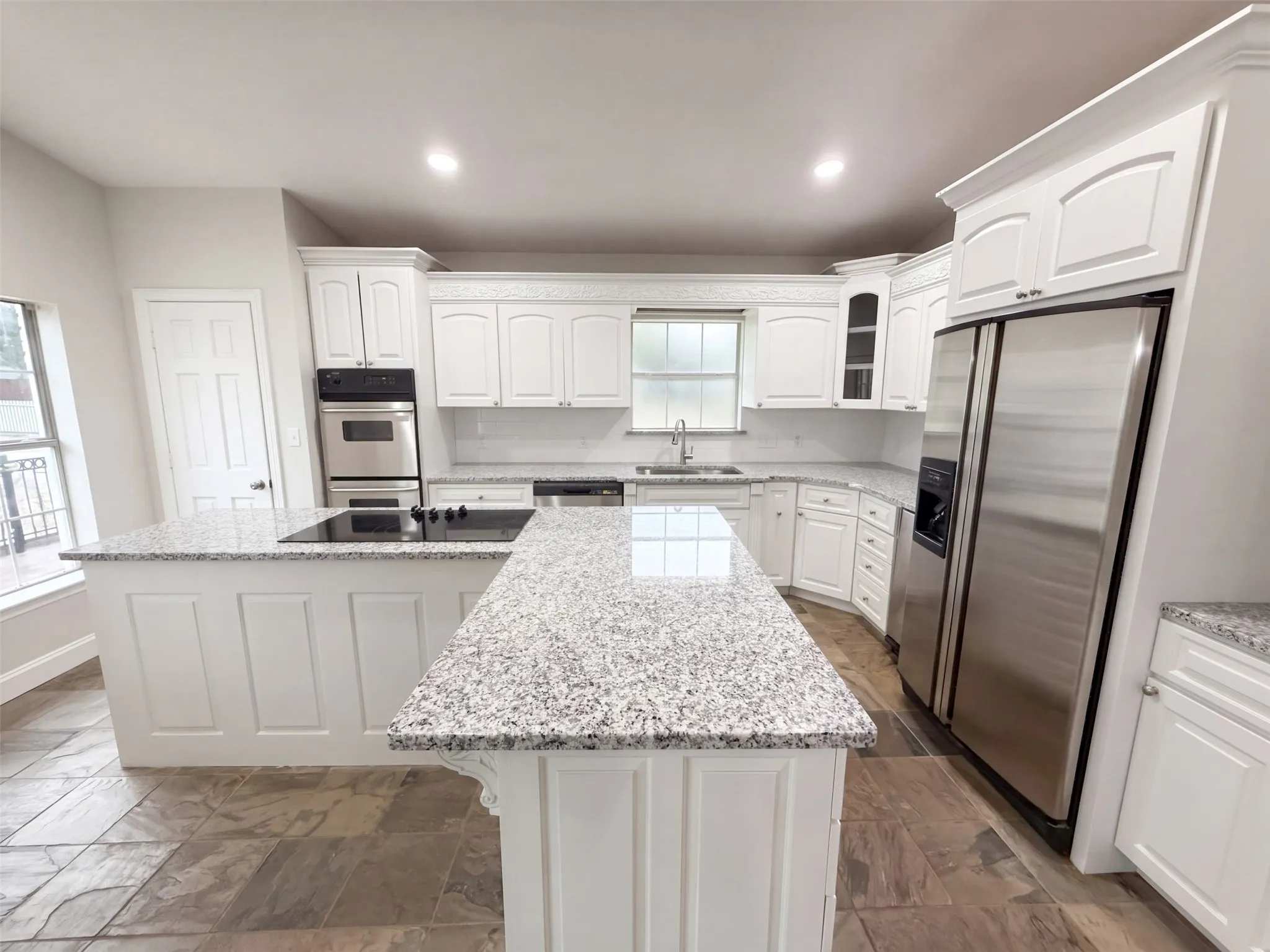 Single Family Residence For Sale in Tarrant County , 3911 White Settlement Road, Fort Worth, Texas 76107, 4 Bedroom, 4 Bathroom, 1 Garage spaces, 4,947 Sqft, built in 1940, mls#21404918, Real Estate Agent in Fort Worth, Homes For Sale in Tarrant county, Homes For Sale in Fort Worth, Realtor in Fort Worth Texas, Real Estate Brokerage Independent Realty Texas, Luminita Cordes Realtor