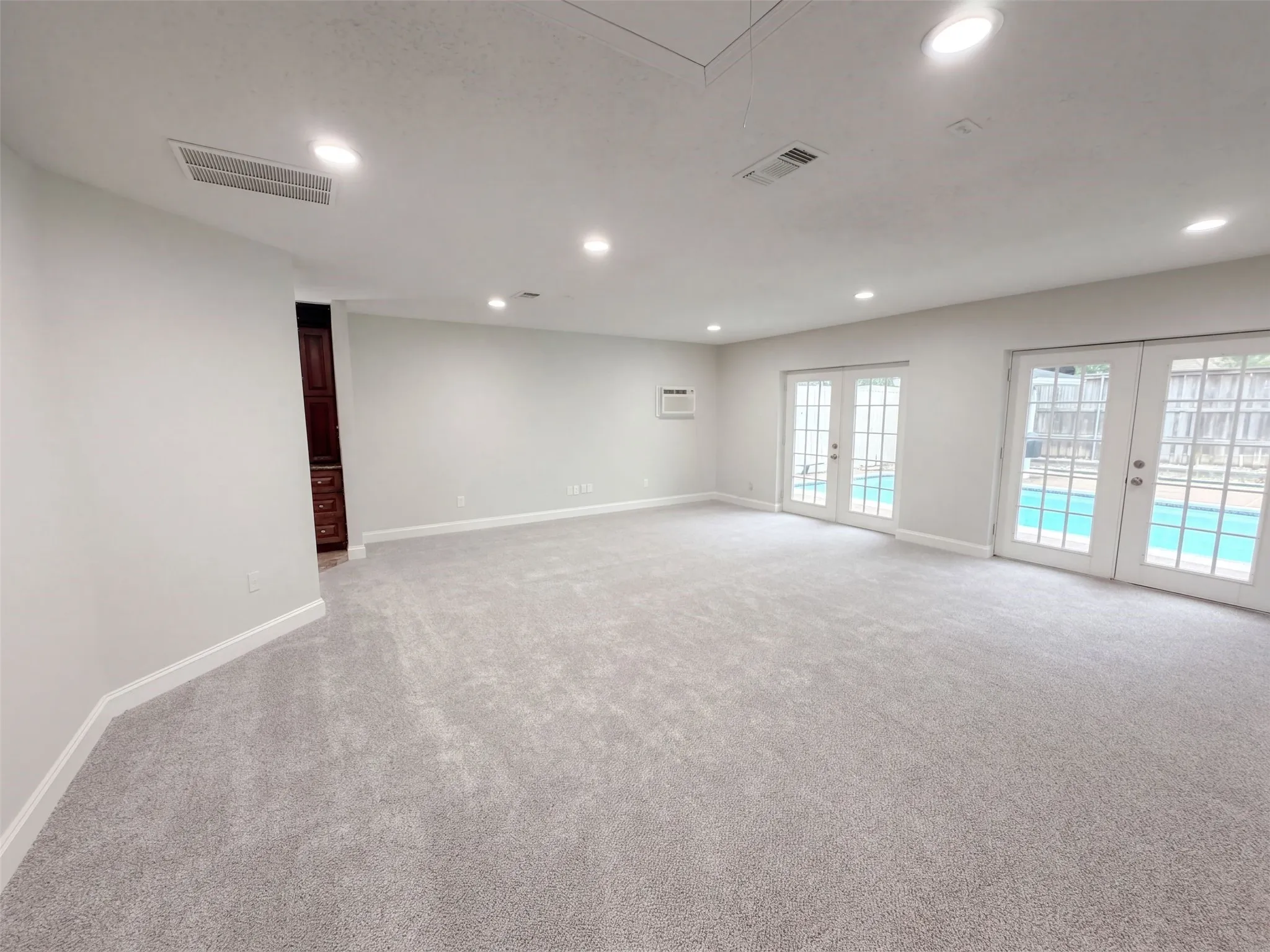 Single Family Residence For Sale in Tarrant County , 3911 White Settlement Road, Fort Worth, Texas 76107, 4 Bedroom, 4 Bathroom, 1 Garage spaces, 4,947 Sqft, built in 1940, mls#21404918, Real Estate Agent in Fort Worth, Homes For Sale in Tarrant county, Homes For Sale in Fort Worth, Realtor in Fort Worth Texas, Real Estate Brokerage Independent Realty Texas, Luminita Cordes Realtor