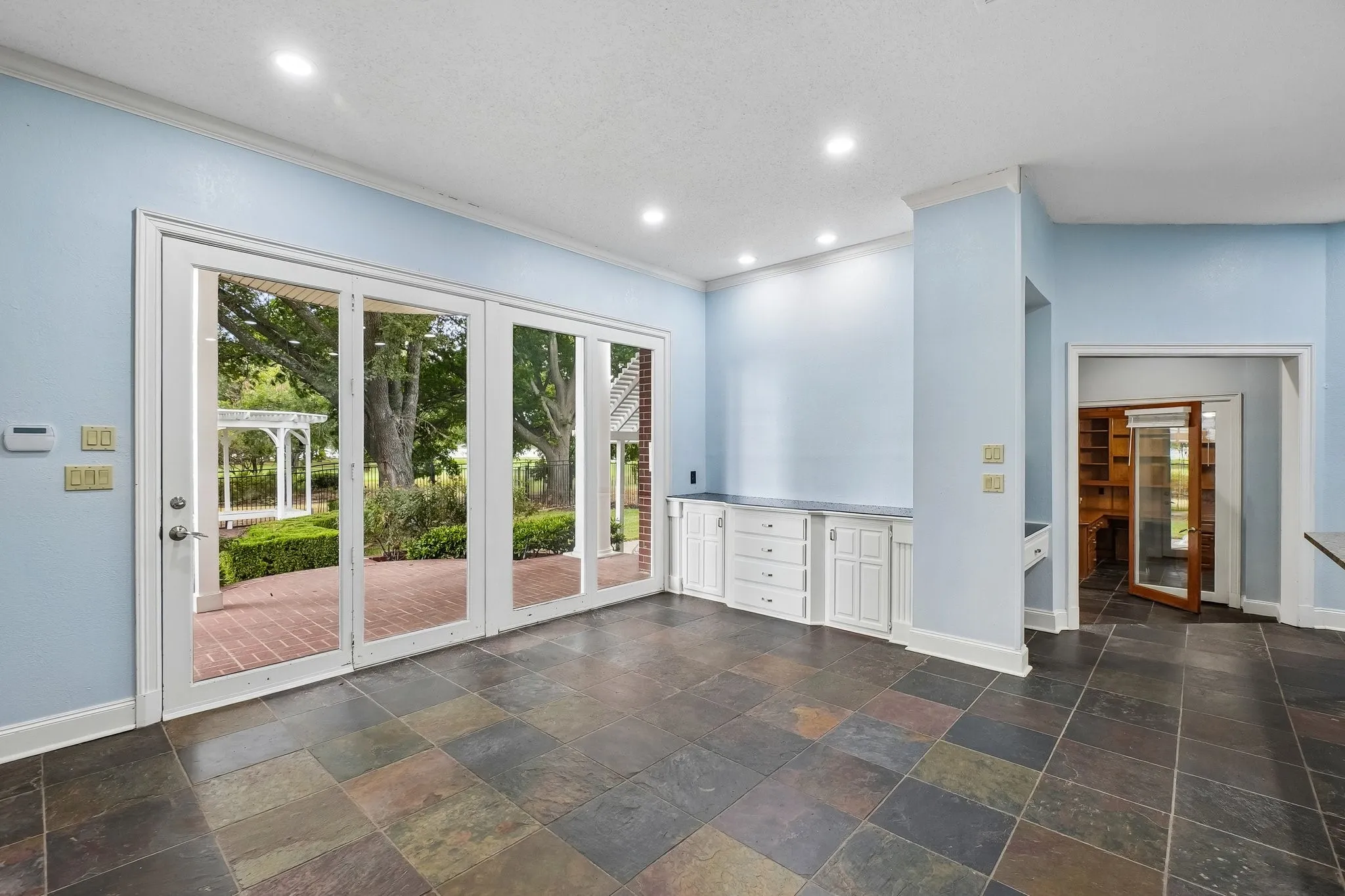 Single Family Residence For Sale in Dallas County , 32 Victoria Drive, Rowlett, Texas 75088, 5 Bedroom, 6 Bathroom, 3 Garage spaces, 5,648 Sqft, built in 1986, mls#21403917, Real Estate Agent in Rowlett, Homes For Sale in Dallas county, Homes For Sale in Rowlett, Realtor in Rowlett Texas, Real Estate Brokerage Independent Realty Texas, Luminita Cordes Realtor