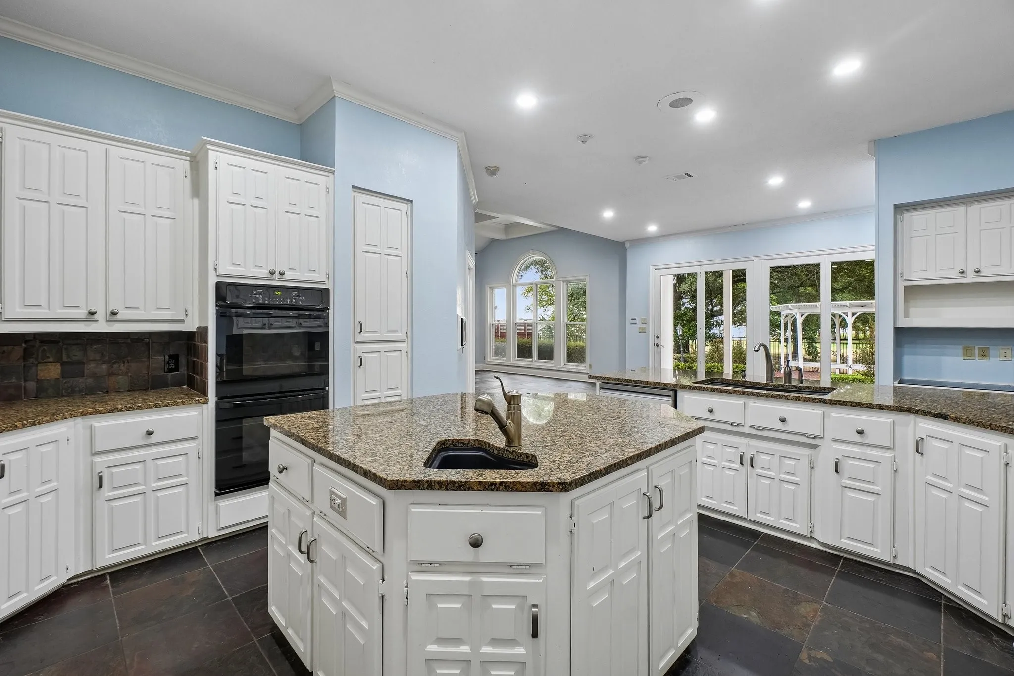 Single Family Residence For Sale in Dallas County , 32 Victoria Drive, Rowlett, Texas 75088, 5 Bedroom, 6 Bathroom, 3 Garage spaces, 5,648 Sqft, built in 1986, mls#21403917, Real Estate Agent in Rowlett, Homes For Sale in Dallas county, Homes For Sale in Rowlett, Realtor in Rowlett Texas, Real Estate Brokerage Independent Realty Texas, Luminita Cordes Realtor