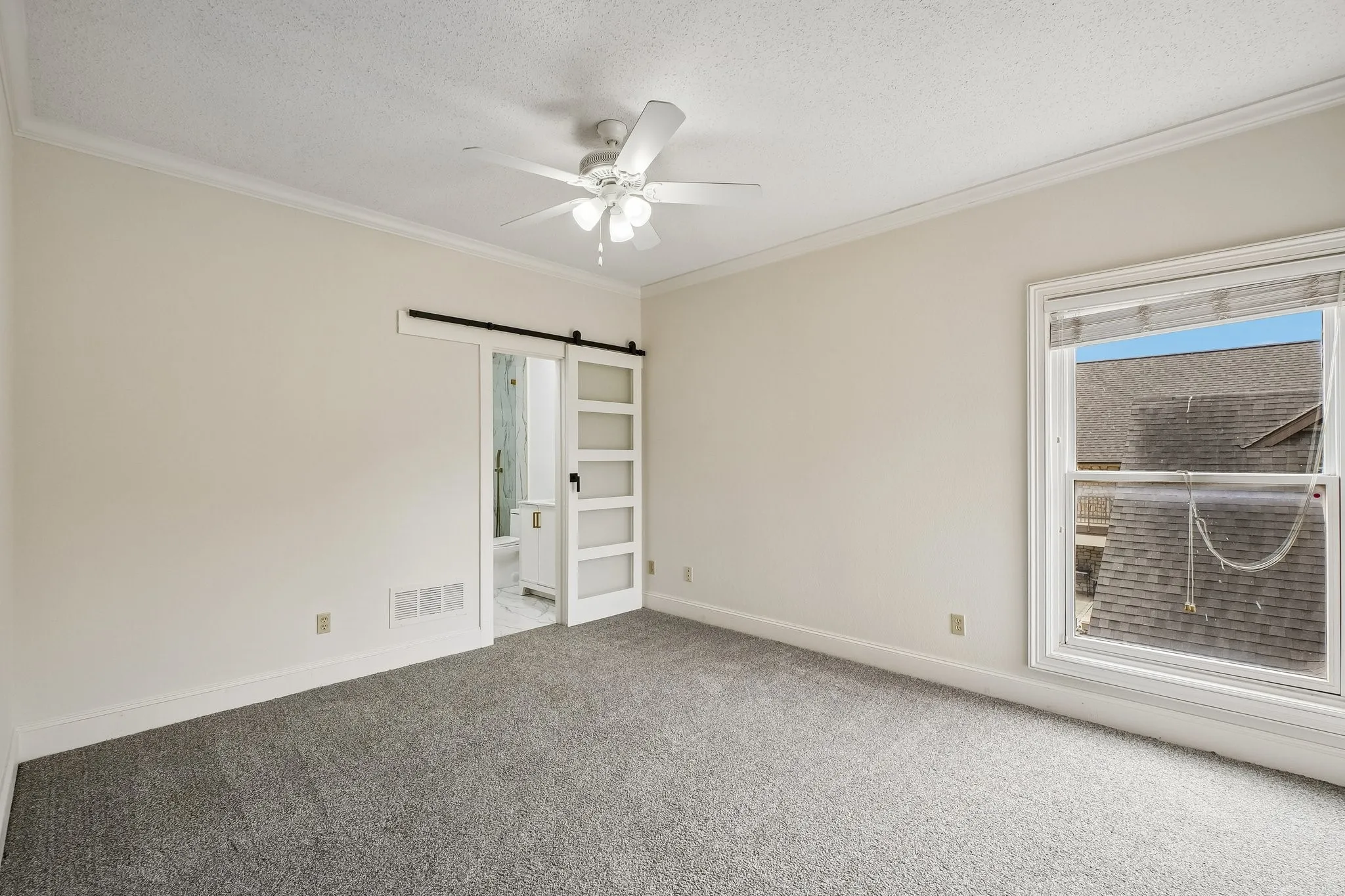 Single Family Residence For Sale in Dallas County , 32 Victoria Drive, Rowlett, Texas 75088, 5 Bedroom, 6 Bathroom, 3 Garage spaces, 5,648 Sqft, built in 1986, mls#21403917, Real Estate Agent in Rowlett, Homes For Sale in Dallas county, Homes For Sale in Rowlett, Realtor in Rowlett Texas, Real Estate Brokerage Independent Realty Texas, Luminita Cordes Realtor