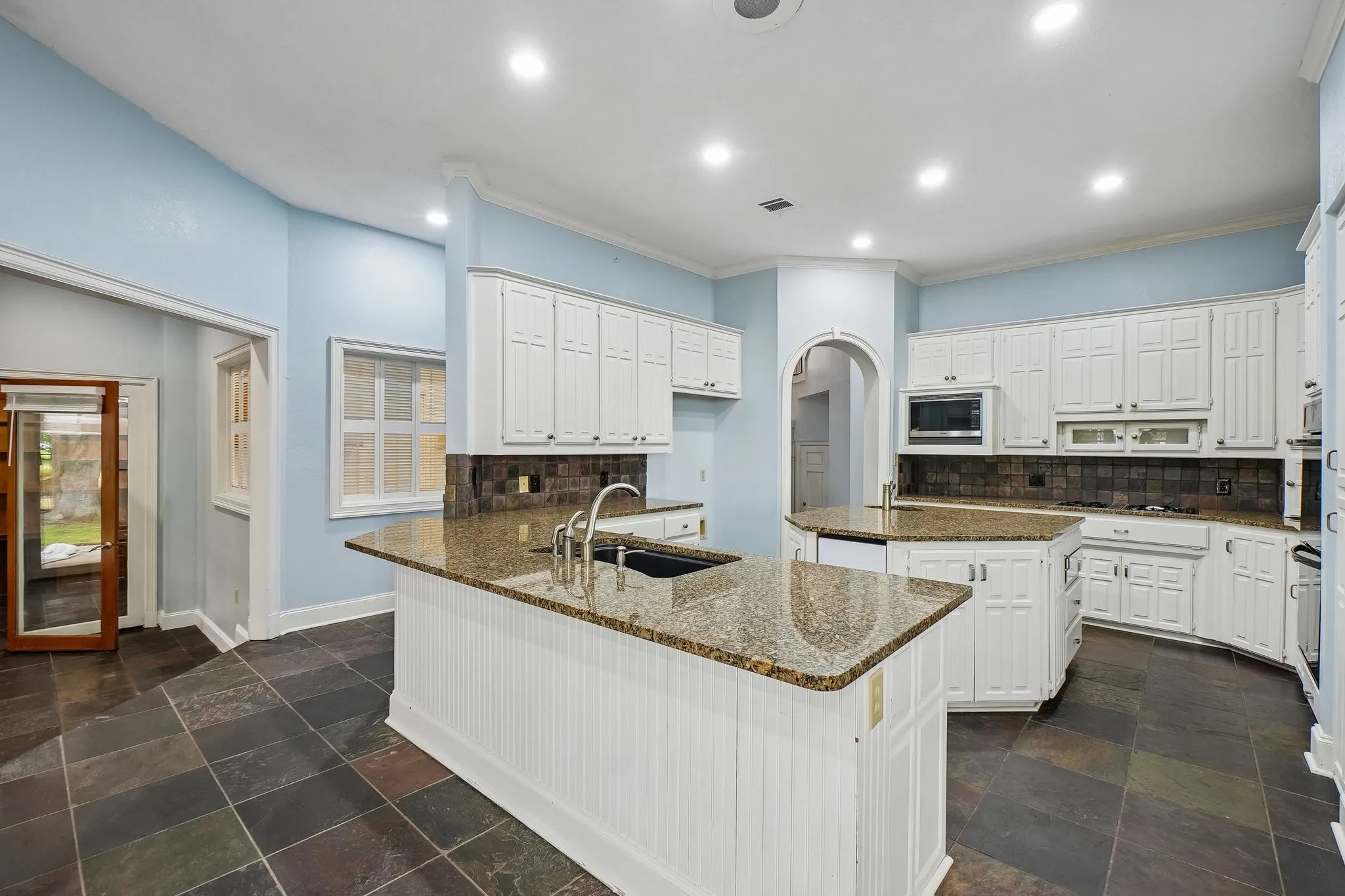 Single Family Residence For Sale in Dallas County , 32 Victoria Drive, Rowlett, Texas 75088, 5 Bedroom, 6 Bathroom, 3 Garage spaces, 5,648 Sqft, built in 1986, mls#21403917, Real Estate Agent in Rowlett, Homes For Sale in Dallas county, Homes For Sale in Rowlett, Realtor in Rowlett Texas, Real Estate Brokerage Independent Realty Texas, Luminita Cordes Realtor
