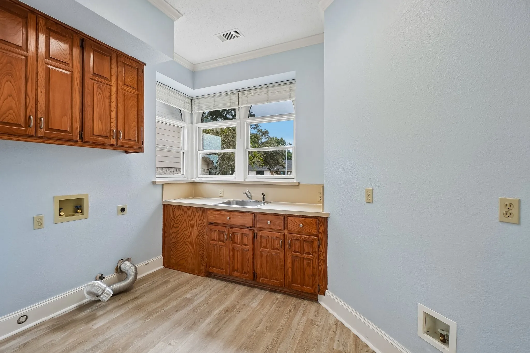 Single Family Residence For Sale in Dallas County , 32 Victoria Drive, Rowlett, Texas 75088, 5 Bedroom, 6 Bathroom, 3 Garage spaces, 5,648 Sqft, built in 1986, mls#21403917, Real Estate Agent in Rowlett, Homes For Sale in Dallas county, Homes For Sale in Rowlett, Realtor in Rowlett Texas, Real Estate Brokerage Independent Realty Texas, Luminita Cordes Realtor