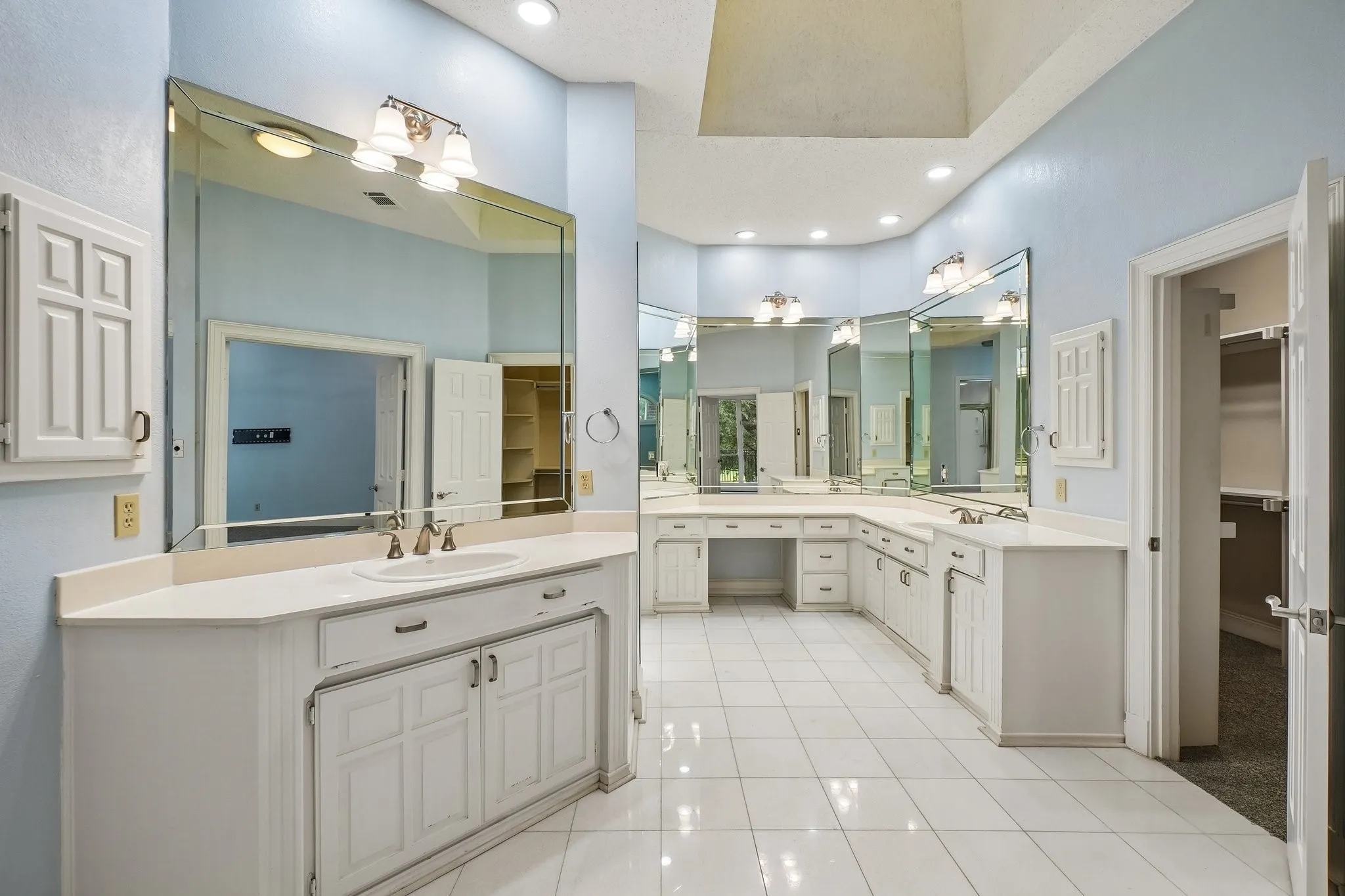 Single Family Residence For Sale in Dallas County , 32 Victoria Drive, Rowlett, Texas 75088, 5 Bedroom, 6 Bathroom, 3 Garage spaces, 5,648 Sqft, built in 1986, mls#21403917, Real Estate Agent in Rowlett, Homes For Sale in Dallas county, Homes For Sale in Rowlett, Realtor in Rowlett Texas, Real Estate Brokerage Independent Realty Texas, Luminita Cordes Realtor