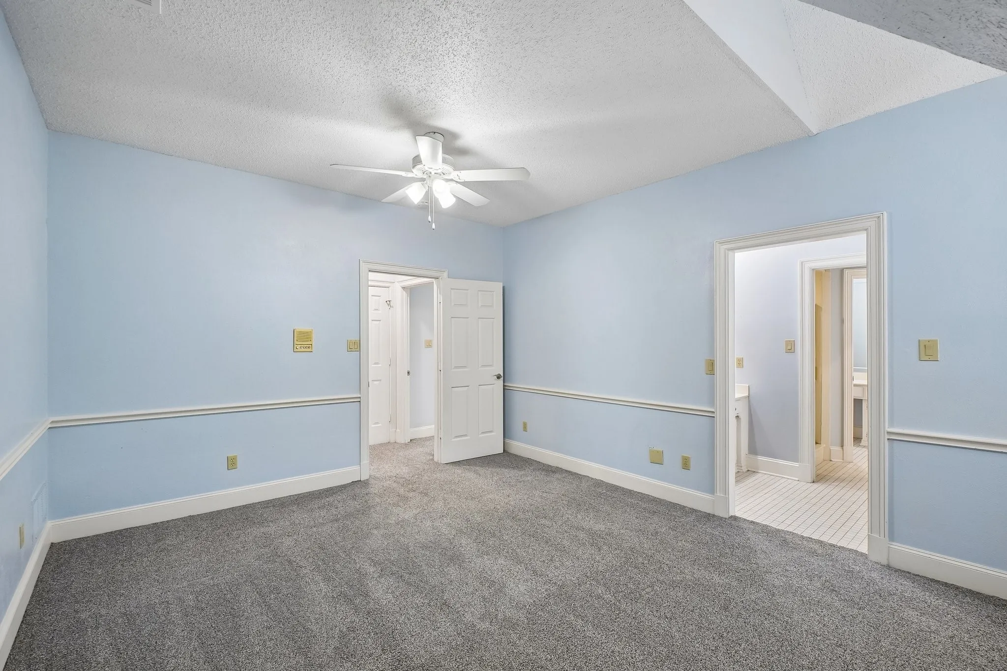 Single Family Residence For Sale in Dallas County , 32 Victoria Drive, Rowlett, Texas 75088, 5 Bedroom, 6 Bathroom, 3 Garage spaces, 5,648 Sqft, built in 1986, mls#21403917, Real Estate Agent in Rowlett, Homes For Sale in Dallas county, Homes For Sale in Rowlett, Realtor in Rowlett Texas, Real Estate Brokerage Independent Realty Texas, Luminita Cordes Realtor