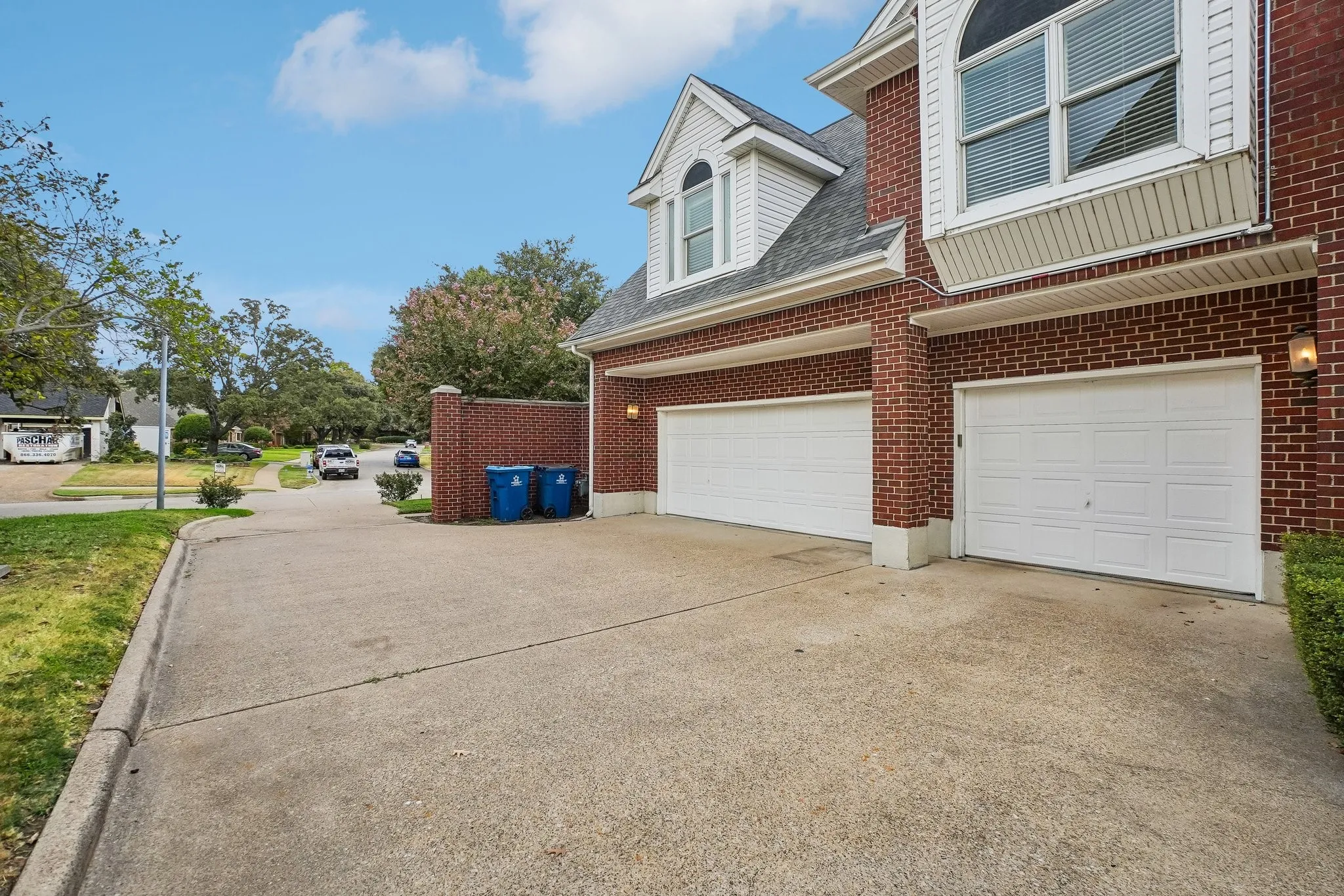 Single Family Residence For Sale in Dallas County , 32 Victoria Drive, Rowlett, Texas 75088, 5 Bedroom, 6 Bathroom, 3 Garage spaces, 5,648 Sqft, built in 1986, mls#21403917, Real Estate Agent in Rowlett, Homes For Sale in Dallas county, Homes For Sale in Rowlett, Realtor in Rowlett Texas, Real Estate Brokerage Independent Realty Texas, Luminita Cordes Realtor