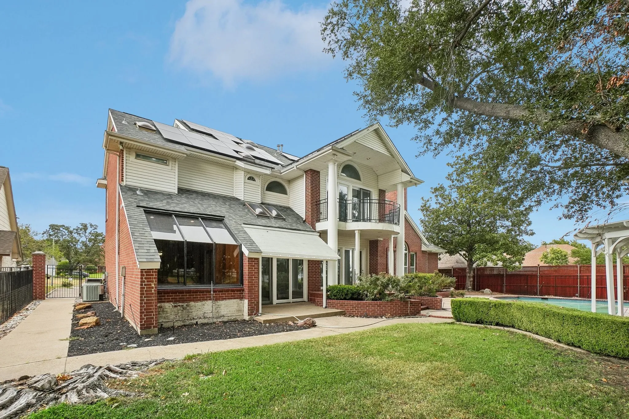 Single Family Residence For Sale in Dallas County , 32 Victoria Drive, Rowlett, Texas 75088, 5 Bedroom, 6 Bathroom, 3 Garage spaces, 5,648 Sqft, built in 1986, mls#21403917, Real Estate Agent in Rowlett, Homes For Sale in Dallas county, Homes For Sale in Rowlett, Realtor in Rowlett Texas, Real Estate Brokerage Independent Realty Texas, Luminita Cordes Realtor