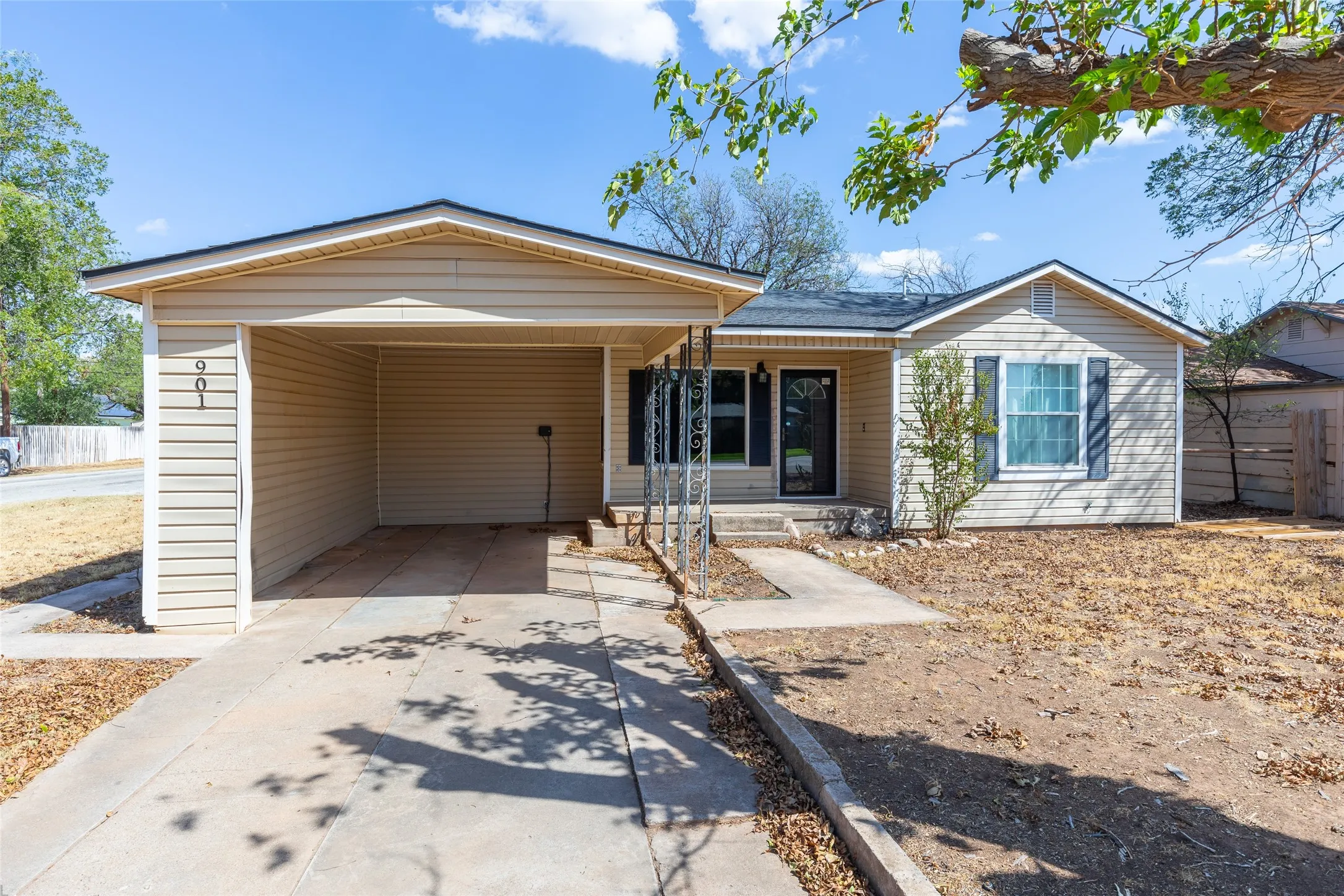 Single Family Residence For Sale in Taylor County , 901 Ash, Merkel, Texas 79536, 3 Bedroom, 2 Bathroom, Garage spaces, 1,890 Sqft, built in 1949, mls#21405469, Real Estate Agent in Merkel, Homes For Sale in Taylor county, Homes For Sale in Merkel, Realtor in Merkel Texas, Real Estate Brokerage Independent Realty Texas, Luminita Cordes Realtor