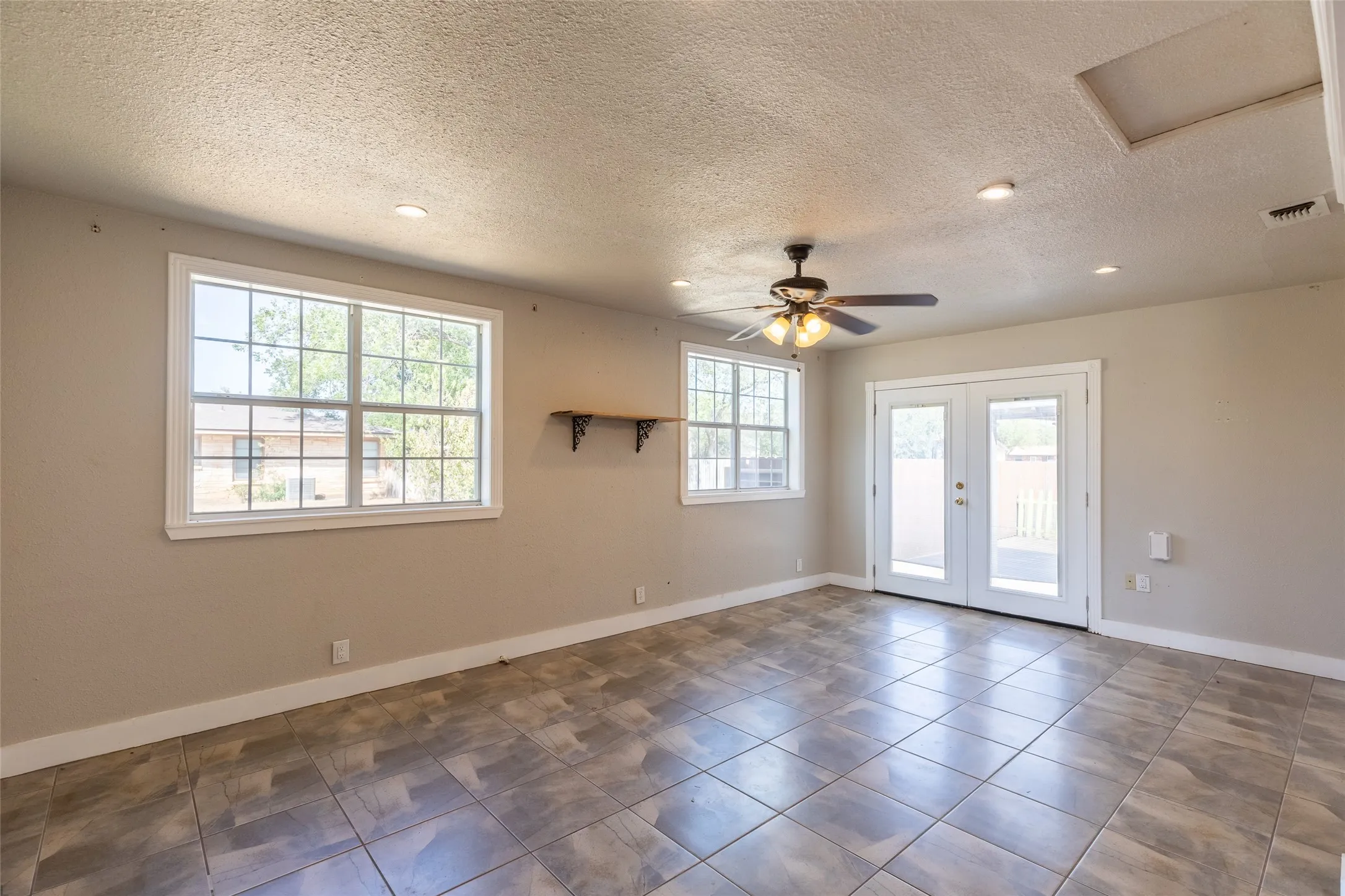 Single Family Residence For Sale in Taylor County , 901 Ash, Merkel, Texas 79536, 3 Bedroom, 2 Bathroom, Garage spaces, 1,890 Sqft, built in 1949, mls#21405469, Real Estate Agent in Merkel, Homes For Sale in Taylor county, Homes For Sale in Merkel, Realtor in Merkel Texas, Real Estate Brokerage Independent Realty Texas, Luminita Cordes Realtor