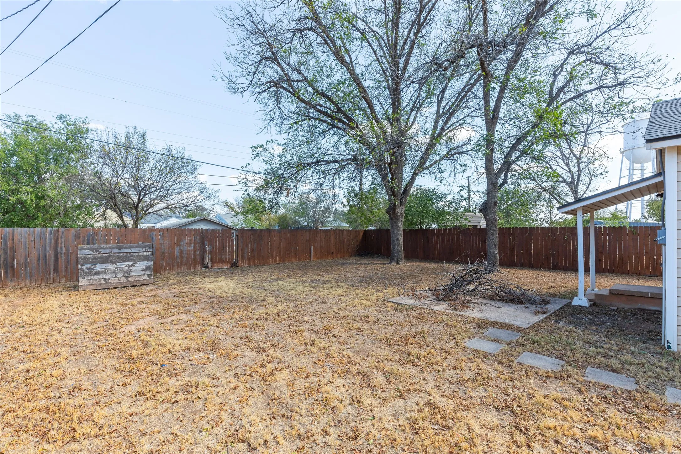 Single Family Residence For Sale in Taylor County , 901 Ash, Merkel, Texas 79536, 3 Bedroom, 2 Bathroom, Garage spaces, 1,890 Sqft, built in 1949, mls#21405469, Real Estate Agent in Merkel, Homes For Sale in Taylor county, Homes For Sale in Merkel, Realtor in Merkel Texas, Real Estate Brokerage Independent Realty Texas, Luminita Cordes Realtor