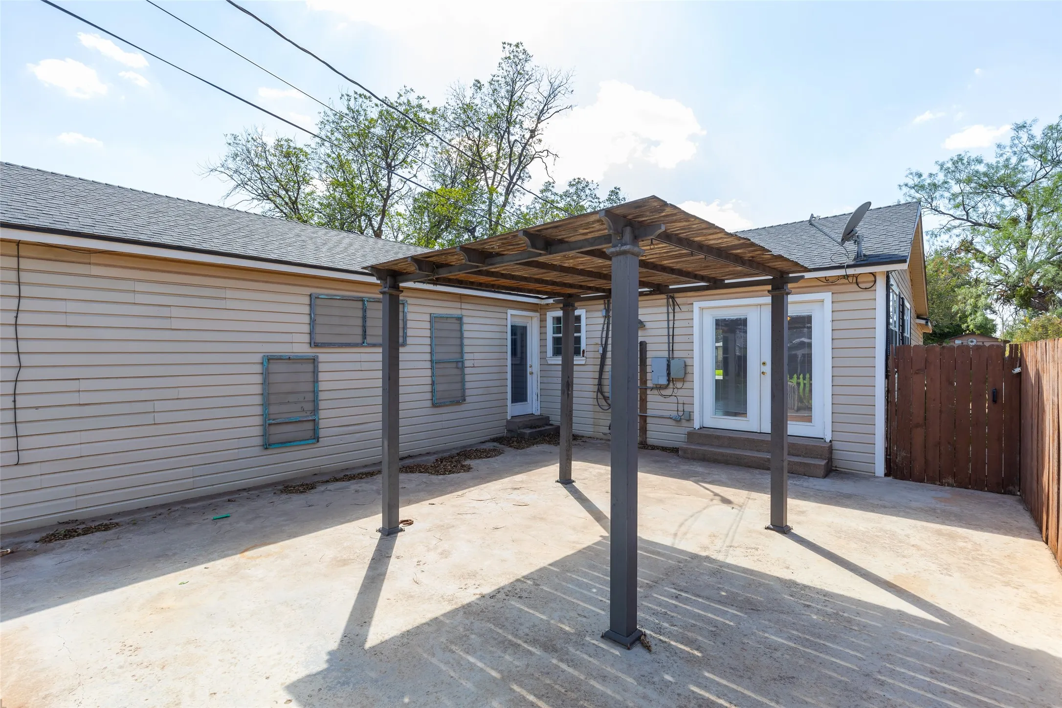 Single Family Residence For Sale in Taylor County , 901 Ash, Merkel, Texas 79536, 3 Bedroom, 2 Bathroom, Garage spaces, 1,890 Sqft, built in 1949, mls#21405469, Real Estate Agent in Merkel, Homes For Sale in Taylor county, Homes For Sale in Merkel, Realtor in Merkel Texas, Real Estate Brokerage Independent Realty Texas, Luminita Cordes Realtor