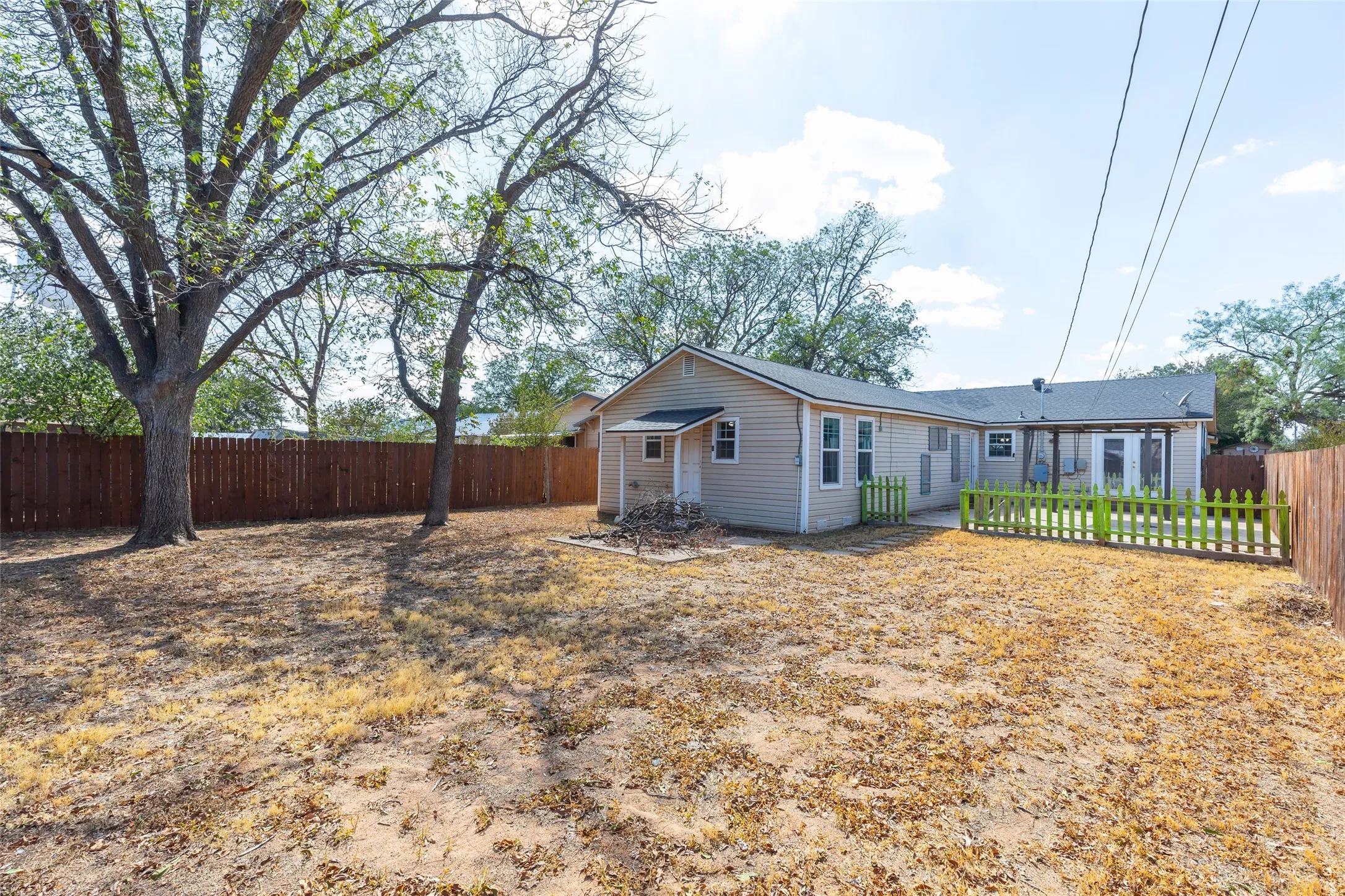 Single Family Residence For Sale in Taylor County , 901 Ash, Merkel, Texas 79536, 3 Bedroom, 2 Bathroom, Garage spaces, 1,890 Sqft, built in 1949, mls#21405469, Real Estate Agent in Merkel, Homes For Sale in Taylor county, Homes For Sale in Merkel, Realtor in Merkel Texas, Real Estate Brokerage Independent Realty Texas, Luminita Cordes Realtor
