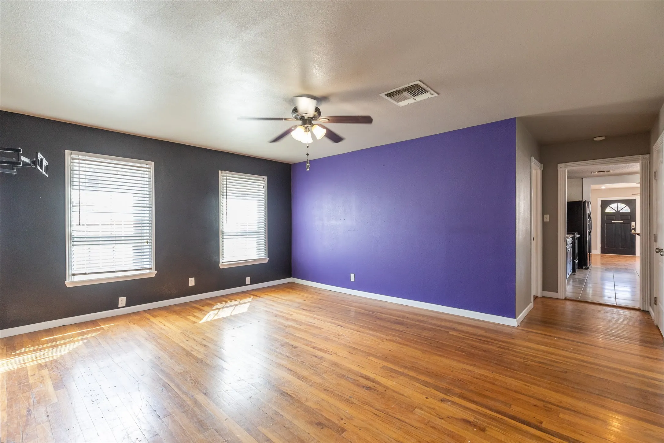Single Family Residence For Sale in Taylor County , 901 Ash, Merkel, Texas 79536, 3 Bedroom, 2 Bathroom, Garage spaces, 1,890 Sqft, built in 1949, mls#21405469, Real Estate Agent in Merkel, Homes For Sale in Taylor county, Homes For Sale in Merkel, Realtor in Merkel Texas, Real Estate Brokerage Independent Realty Texas, Luminita Cordes Realtor