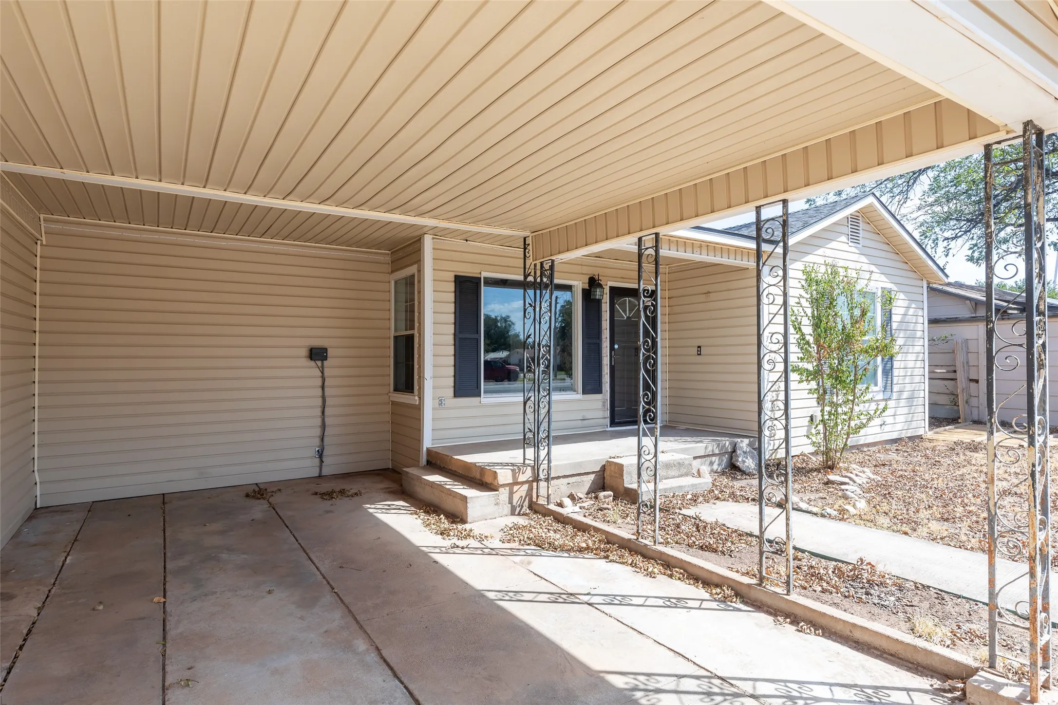 Single Family Residence For Sale in Taylor County , 901 Ash, Merkel, Texas 79536, 3 Bedroom, 2 Bathroom, Garage spaces, 1,890 Sqft, built in 1949, mls#21405469, Real Estate Agent in Merkel, Homes For Sale in Taylor county, Homes For Sale in Merkel, Realtor in Merkel Texas, Real Estate Brokerage Independent Realty Texas, Luminita Cordes Realtor