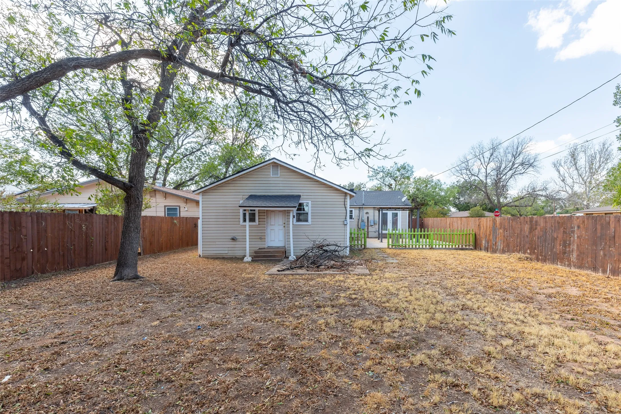 Single Family Residence For Sale in Taylor County , 901 Ash, Merkel, Texas 79536, 3 Bedroom, 2 Bathroom, Garage spaces, 1,890 Sqft, built in 1949, mls#21405469, Real Estate Agent in Merkel, Homes For Sale in Taylor county, Homes For Sale in Merkel, Realtor in Merkel Texas, Real Estate Brokerage Independent Realty Texas, Luminita Cordes Realtor