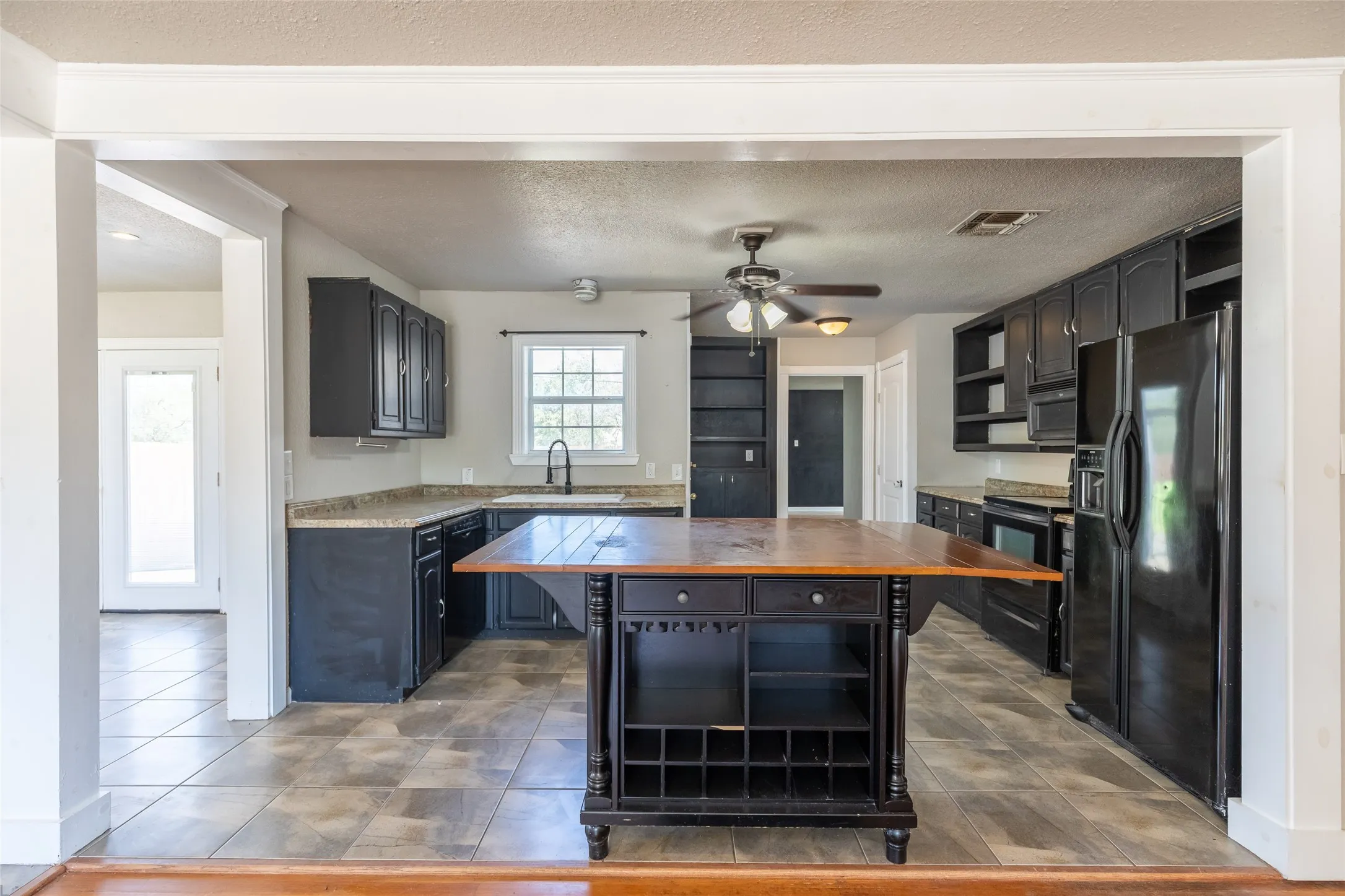Single Family Residence For Sale in Taylor County , 901 Ash, Merkel, Texas 79536, 3 Bedroom, 2 Bathroom, Garage spaces, 1,890 Sqft, built in 1949, mls#21405469, Real Estate Agent in Merkel, Homes For Sale in Taylor county, Homes For Sale in Merkel, Realtor in Merkel Texas, Real Estate Brokerage Independent Realty Texas, Luminita Cordes Realtor