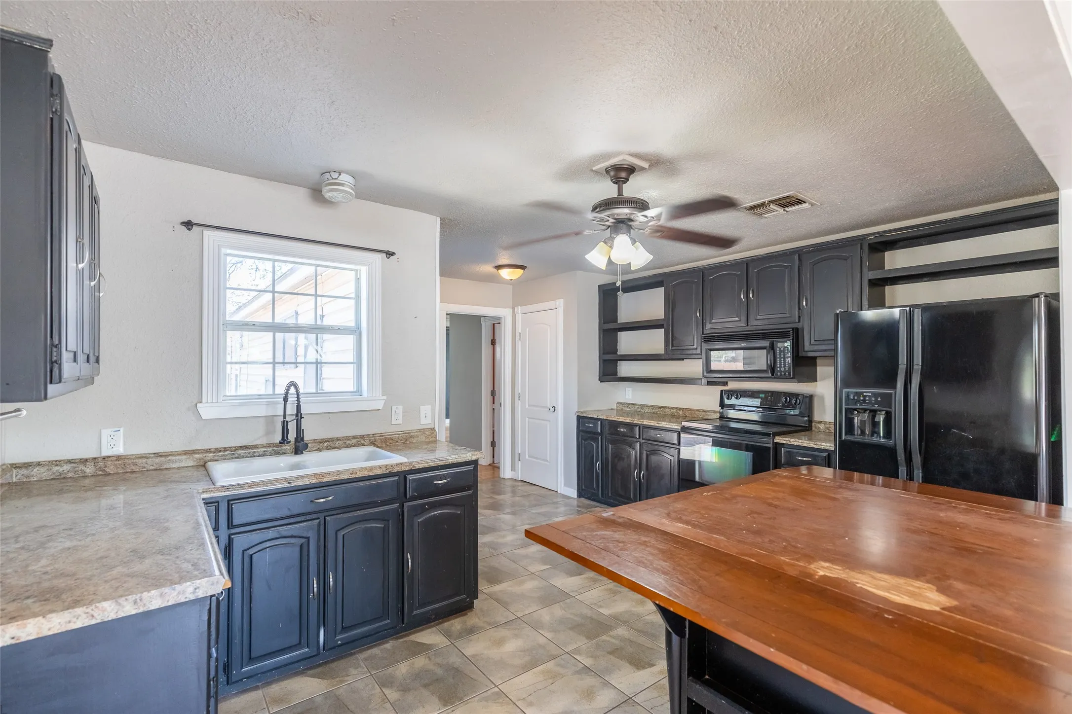Single Family Residence For Sale in Taylor County , 901 Ash, Merkel, Texas 79536, 3 Bedroom, 2 Bathroom, Garage spaces, 1,890 Sqft, built in 1949, mls#21405469, Real Estate Agent in Merkel, Homes For Sale in Taylor county, Homes For Sale in Merkel, Realtor in Merkel Texas, Real Estate Brokerage Independent Realty Texas, Luminita Cordes Realtor