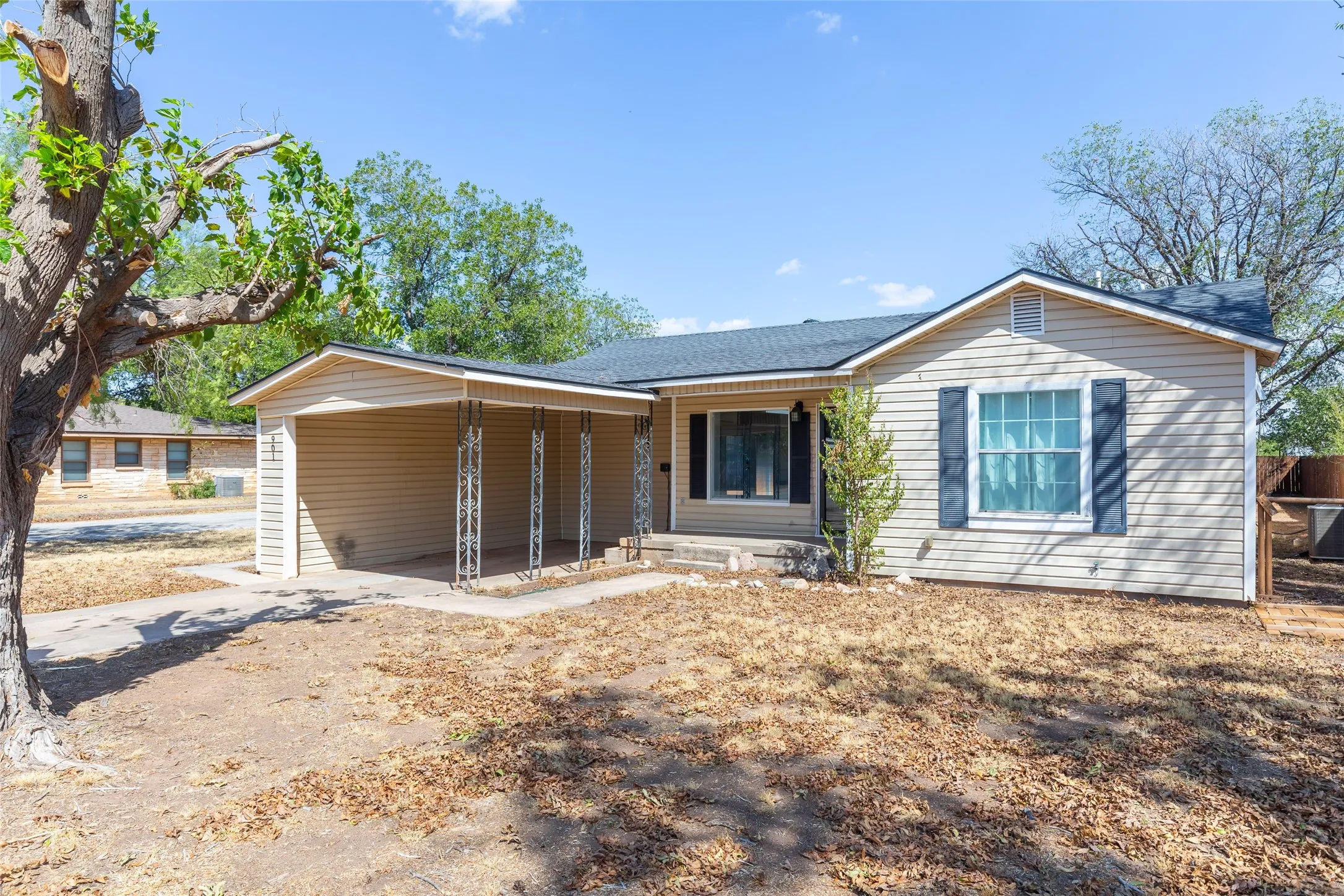 Single Family Residence For Sale in Taylor County , 901 Ash, Merkel, Texas 79536, 3 Bedroom, 2 Bathroom, Garage spaces, 1,890 Sqft, built in 1949, mls#21405469, Real Estate Agent in Merkel, Homes For Sale in Taylor county, Homes For Sale in Merkel, Realtor in Merkel Texas, Real Estate Brokerage Independent Realty Texas, Luminita Cordes Realtor