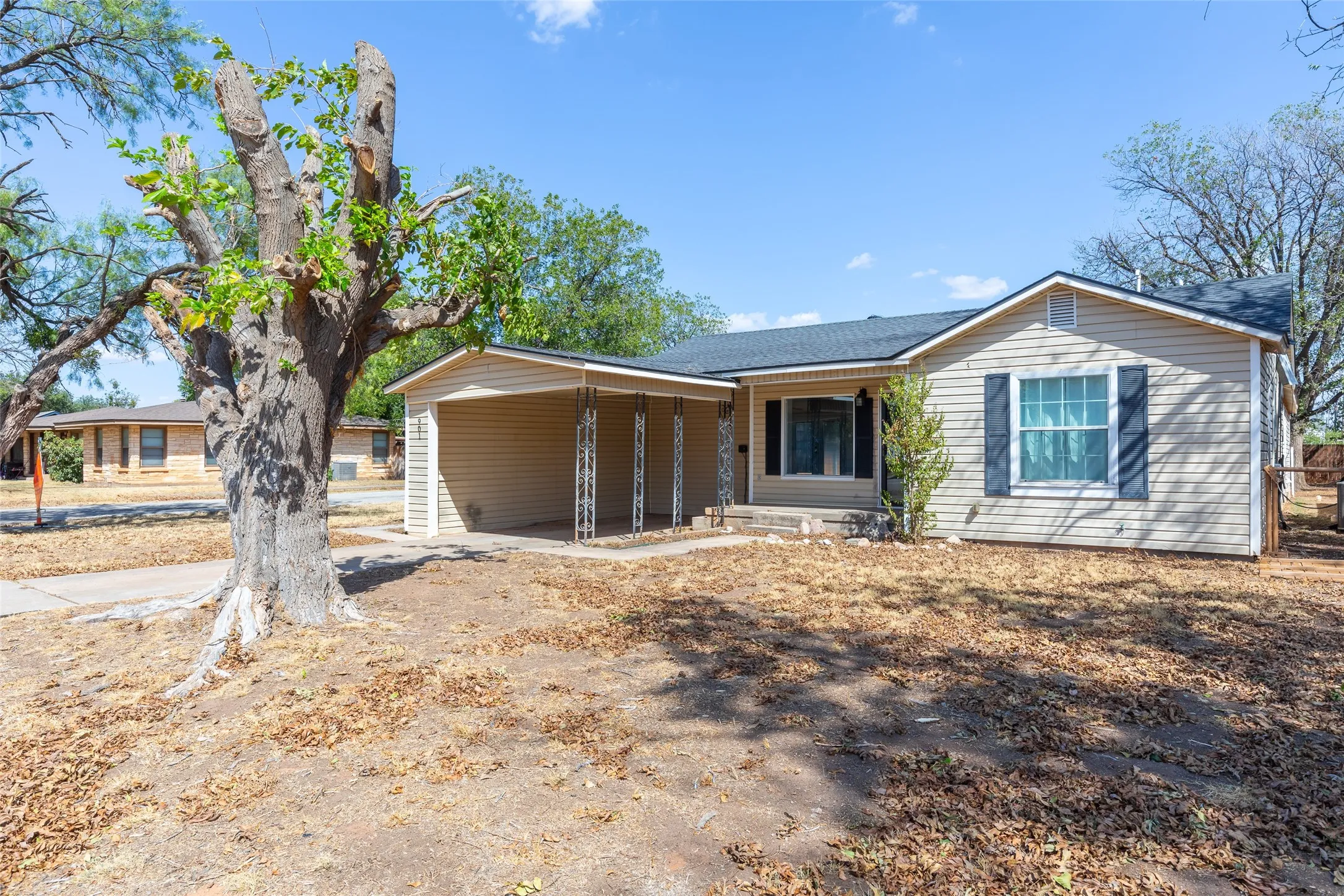 Single Family Residence For Sale in Taylor County , 901 Ash, Merkel, Texas 79536, 3 Bedroom, 2 Bathroom, Garage spaces, 1,890 Sqft, built in 1949, mls#21405469, Real Estate Agent in Merkel, Homes For Sale in Taylor county, Homes For Sale in Merkel, Realtor in Merkel Texas, Real Estate Brokerage Independent Realty Texas, Luminita Cordes Realtor