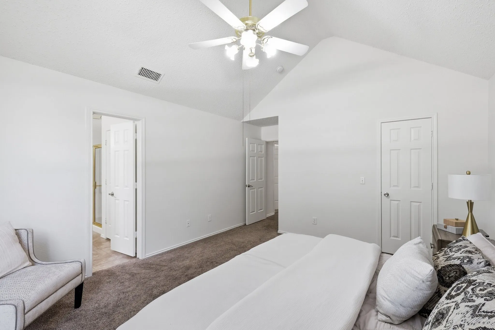 Single Family Residence For Sale in Collin County , 7641 King Arthur Road, Frisco, Texas 75035, 3 Bedroom, 2 Bathroom, 2 Garage spaces, 1,861 Sqft, built in 1992, mls#21403442, Real Estate Agent in Frisco, Homes For Sale in Collin county, Homes For Sale in Frisco, Realtor in Frisco Texas, Real Estate Brokerage Independent Realty Texas, Luminita Cordes Realtor