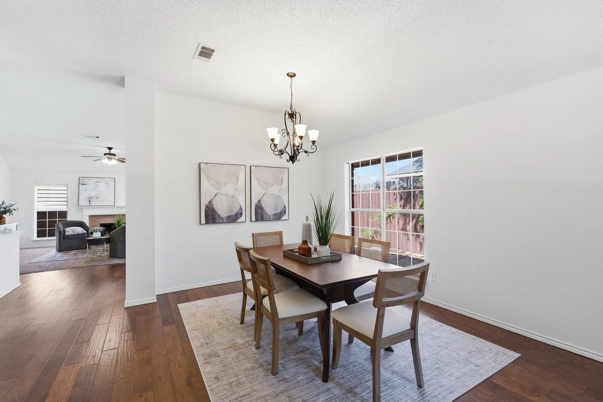 Single Family Residence For Sale in Collin County , 7641 King Arthur Road, Frisco, Texas 75035, 3 Bedroom, 2 Bathroom, 2 Garage spaces, 1,861 Sqft, built in 1992, mls#21403442, Real Estate Agent in Frisco, Homes For Sale in Collin county, Homes For Sale in Frisco, Realtor in Frisco Texas, Real Estate Brokerage Independent Realty Texas, Luminita Cordes Realtor