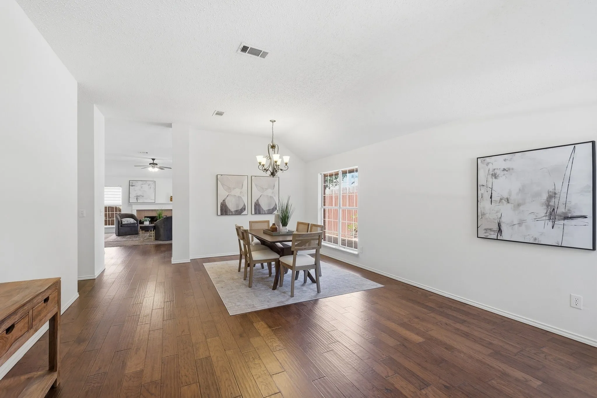 Single Family Residence For Sale in Collin County , 7641 King Arthur Road, Frisco, Texas 75035, 3 Bedroom, 2 Bathroom, 2 Garage spaces, 1,861 Sqft, built in 1992, mls#21403442, Real Estate Agent in Frisco, Homes For Sale in Collin county, Homes For Sale in Frisco, Realtor in Frisco Texas, Real Estate Brokerage Independent Realty Texas, Luminita Cordes Realtor