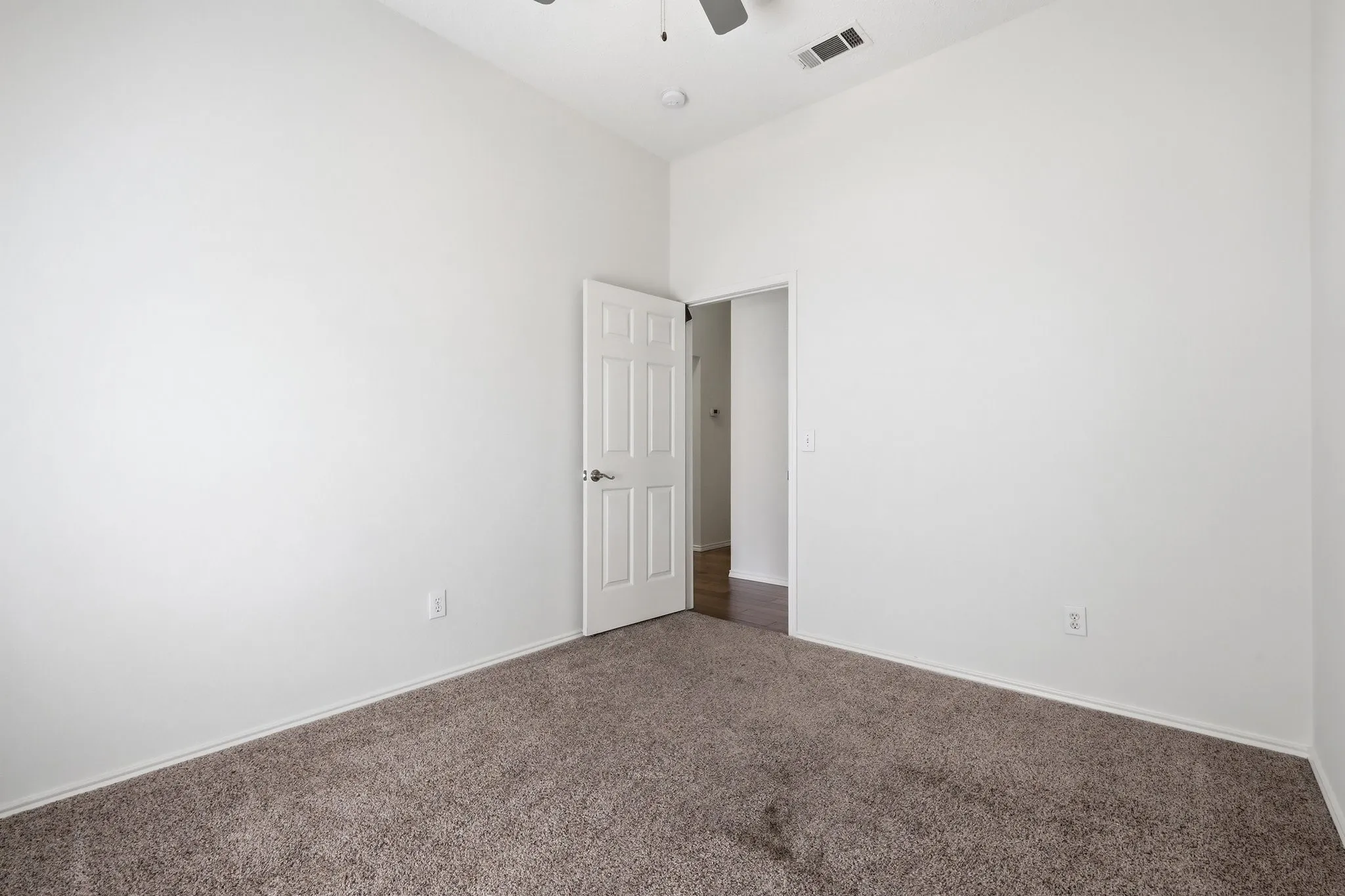 Single Family Residence For Sale in Collin County , 7641 King Arthur Road, Frisco, Texas 75035, 3 Bedroom, 2 Bathroom, 2 Garage spaces, 1,861 Sqft, built in 1992, mls#21403442, Real Estate Agent in Frisco, Homes For Sale in Collin county, Homes For Sale in Frisco, Realtor in Frisco Texas, Real Estate Brokerage Independent Realty Texas, Luminita Cordes Realtor