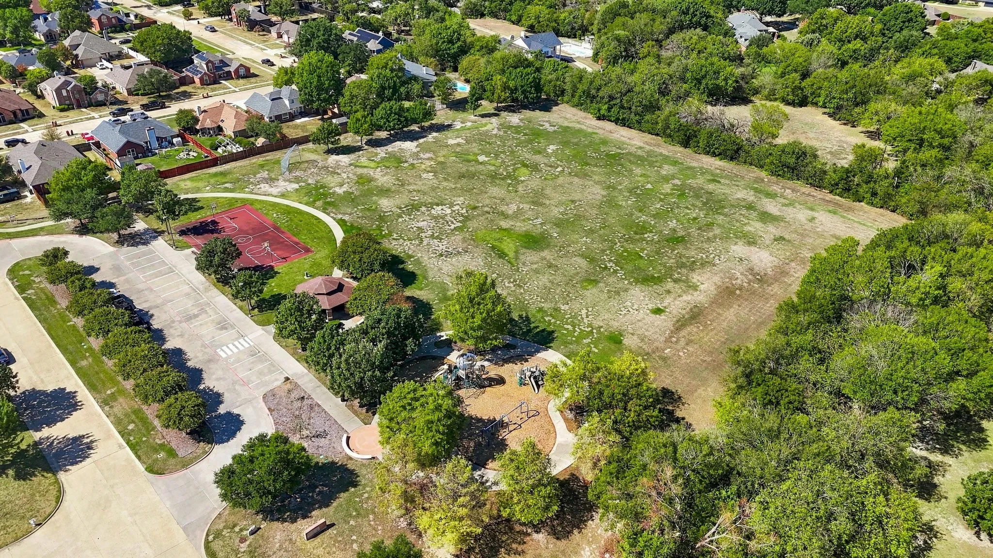 Single Family Residence For Sale in Collin County , 7641 King Arthur Road, Frisco, Texas 75035, 3 Bedroom, 2 Bathroom, 2 Garage spaces, 1,861 Sqft, built in 1992, mls#21403442, Real Estate Agent in Frisco, Homes For Sale in Collin county, Homes For Sale in Frisco, Realtor in Frisco Texas, Real Estate Brokerage Independent Realty Texas, Luminita Cordes Realtor