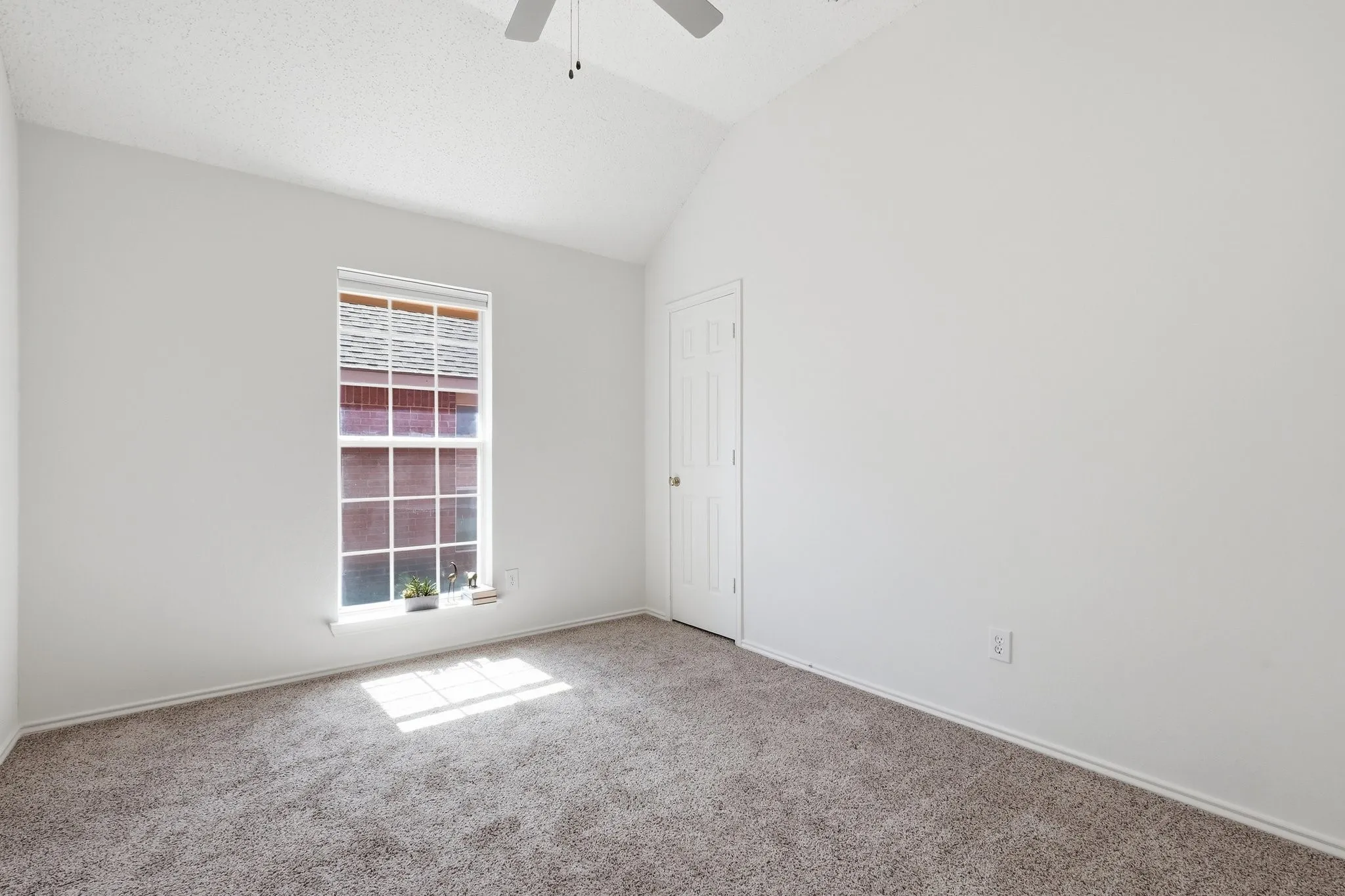 Single Family Residence For Sale in Collin County , 7641 King Arthur Road, Frisco, Texas 75035, 3 Bedroom, 2 Bathroom, 2 Garage spaces, 1,861 Sqft, built in 1992, mls#21403442, Real Estate Agent in Frisco, Homes For Sale in Collin county, Homes For Sale in Frisco, Realtor in Frisco Texas, Real Estate Brokerage Independent Realty Texas, Luminita Cordes Realtor
