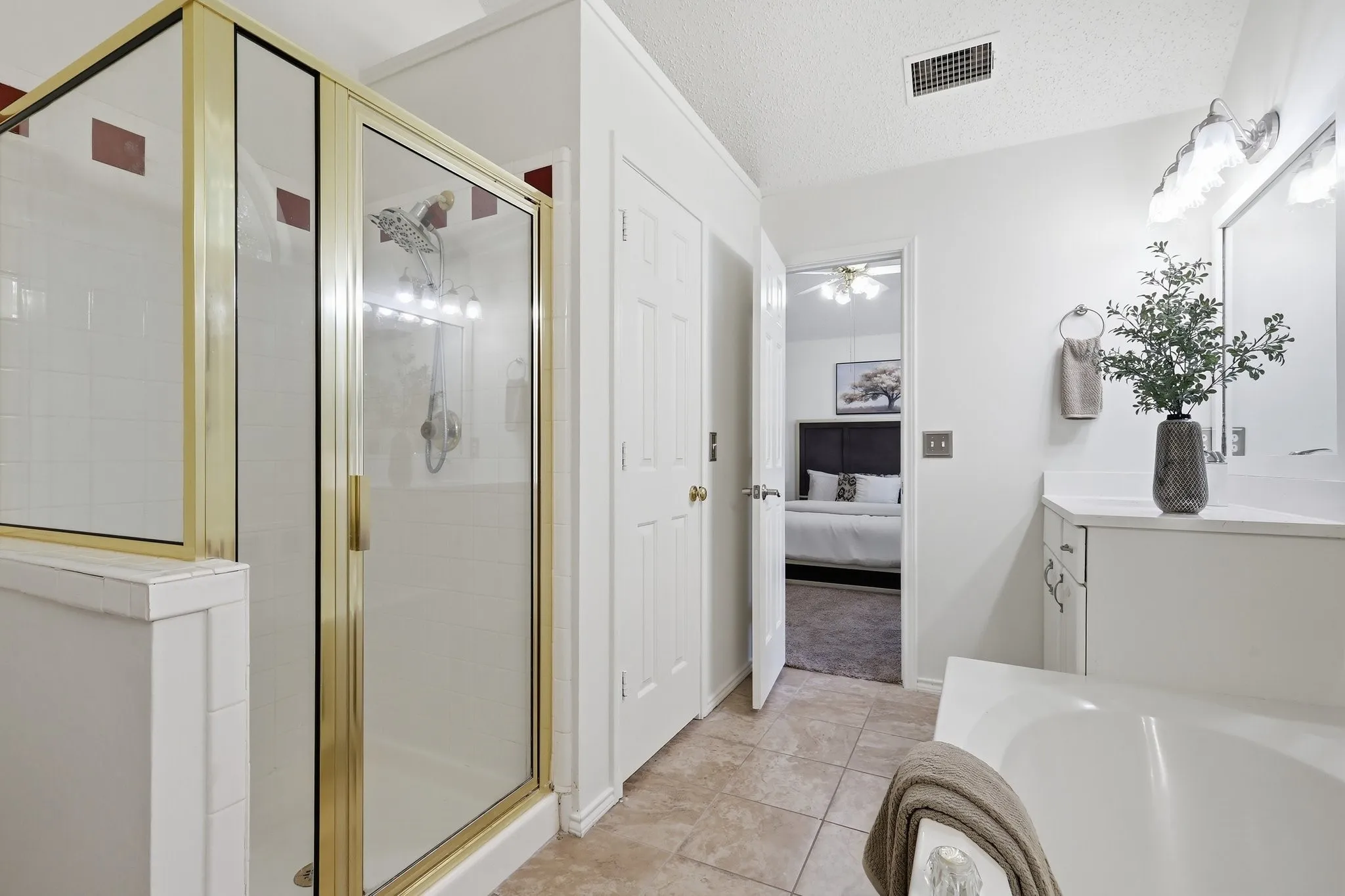 Single Family Residence For Sale in Collin County , 7641 King Arthur Road, Frisco, Texas 75035, 3 Bedroom, 2 Bathroom, 2 Garage spaces, 1,861 Sqft, built in 1992, mls#21403442, Real Estate Agent in Frisco, Homes For Sale in Collin county, Homes For Sale in Frisco, Realtor in Frisco Texas, Real Estate Brokerage Independent Realty Texas, Luminita Cordes Realtor