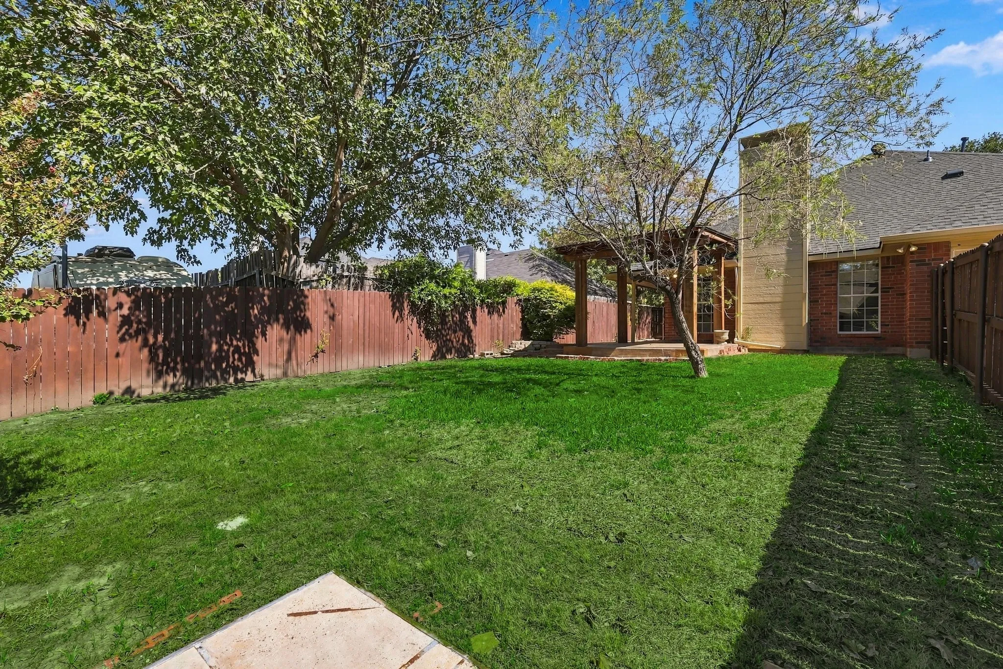 Single Family Residence For Sale in Collin County , 7641 King Arthur Road, Frisco, Texas 75035, 3 Bedroom, 2 Bathroom, 2 Garage spaces, 1,861 Sqft, built in 1992, mls#21403442, Real Estate Agent in Frisco, Homes For Sale in Collin county, Homes For Sale in Frisco, Realtor in Frisco Texas, Real Estate Brokerage Independent Realty Texas, Luminita Cordes Realtor