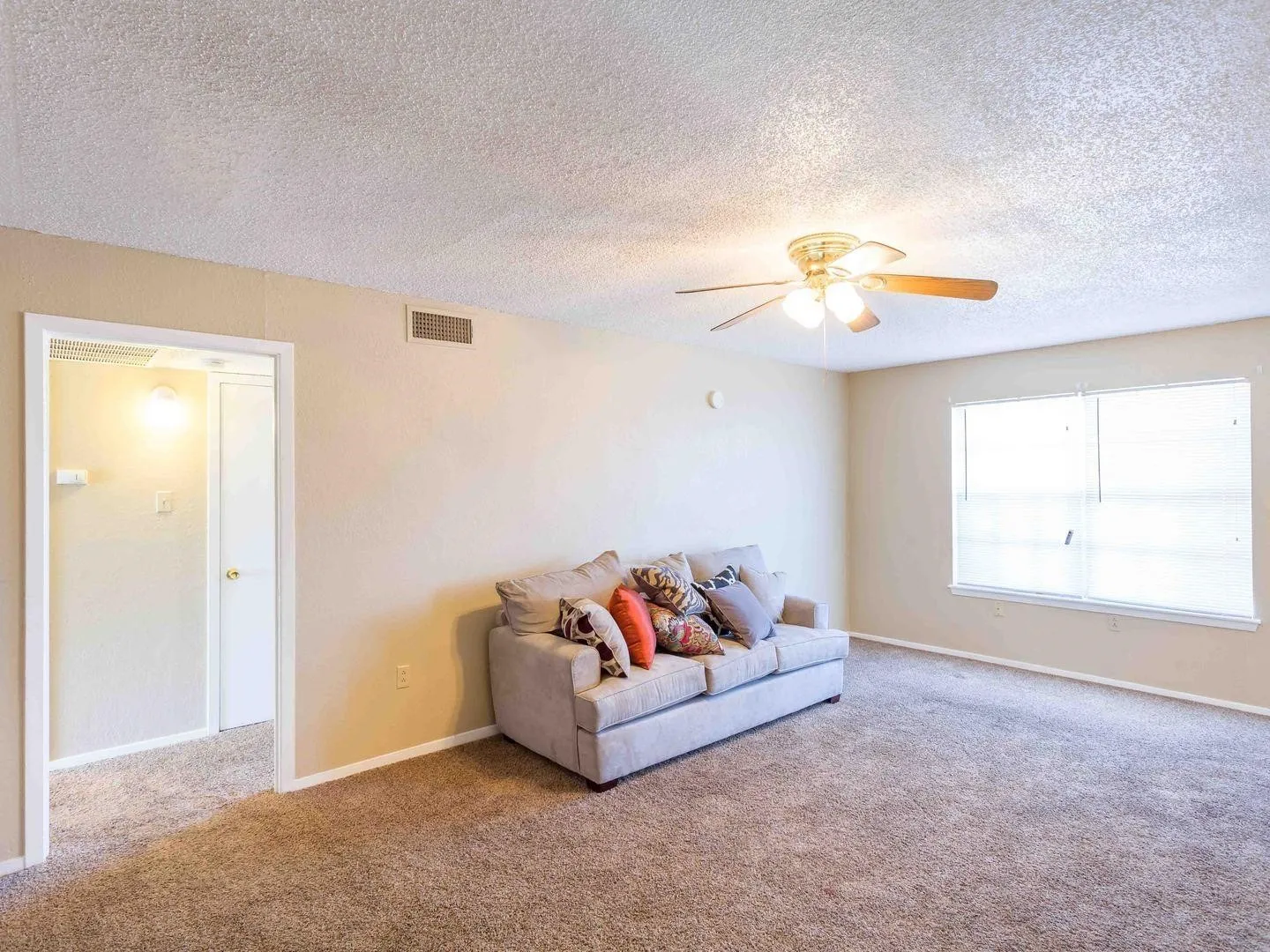 Apartment For Rent in Taylor County , 2400 Buffalo Gap Road 297, Abilene, Texas 79605, 2 Bedroom, 2 Bathroom, Garage spaces, 1,296 Sqft, built in 1973, mls#21405471, Real Estate Agent in Abilene, Homes For Rent in Taylor county, Homes For Rent in Abilene, Realtor in Abilene Texas, Real Estate Brokerage Independent Realty Texas, Luminita Cordes Realtor