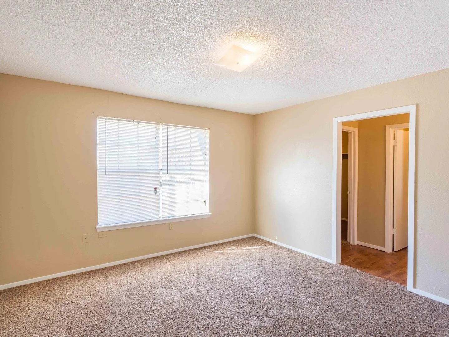 Apartment For Rent in Taylor County , 2400 Buffalo Gap Road 297, Abilene, Texas 79605, 2 Bedroom, 2 Bathroom, Garage spaces, 1,296 Sqft, built in 1973, mls#21405471, Real Estate Agent in Abilene, Homes For Rent in Taylor county, Homes For Rent in Abilene, Realtor in Abilene Texas, Real Estate Brokerage Independent Realty Texas, Luminita Cordes Realtor