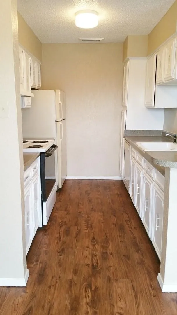Apartment For Rent in Taylor County , 2400 Buffalo Gap Road 297, Abilene, Texas 79605, 2 Bedroom, 2 Bathroom, Garage spaces, 1,296 Sqft, built in 1973, mls#21405471, Real Estate Agent in Abilene, Homes For Rent in Taylor county, Homes For Rent in Abilene, Realtor in Abilene Texas, Real Estate Brokerage Independent Realty Texas, Luminita Cordes Realtor