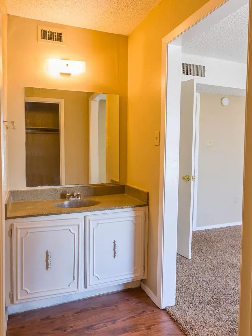 Apartment For Rent in Taylor County , 2400 Buffalo Gap Road 297, Abilene, Texas 79605, 2 Bedroom, 2 Bathroom, Garage spaces, 1,296 Sqft, built in 1973, mls#21405471, Real Estate Agent in Abilene, Homes For Rent in Taylor county, Homes For Rent in Abilene, Realtor in Abilene Texas, Real Estate Brokerage Independent Realty Texas, Luminita Cordes Realtor