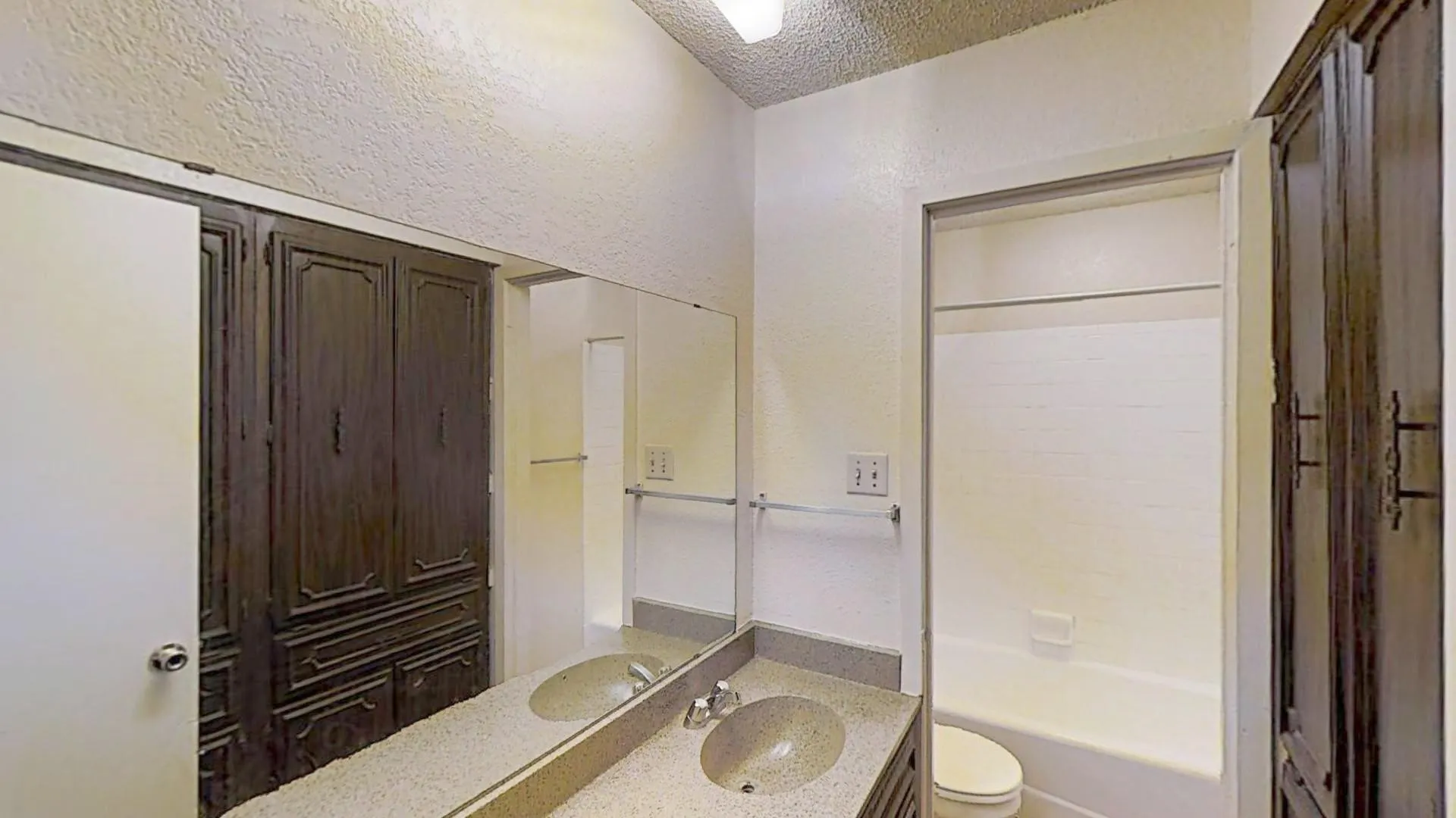 Apartment For Rent in Taylor County , 2400 Buffalo Gap Road 105, Abilene, Texas 79605, 2 Bedroom, 2 Bathroom, Garage spaces, 1,178 Sqft, built in 1973, mls#21405474, Real Estate Agent in Abilene, Homes For Rent in Taylor county, Homes For Rent in Abilene, Realtor in Abilene Texas, Real Estate Brokerage Independent Realty Texas, Luminita Cordes Realtor