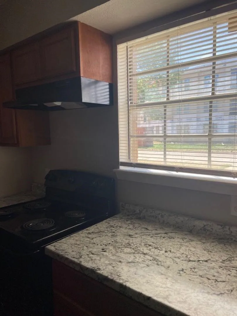 Apartment For Rent in Taylor County , 2400 Buffalo Gap Road 105, Abilene, Texas 79605, 2 Bedroom, 2 Bathroom, Garage spaces, 1,178 Sqft, built in 1973, mls#21405474, Real Estate Agent in Abilene, Homes For Rent in Taylor county, Homes For Rent in Abilene, Realtor in Abilene Texas, Real Estate Brokerage Independent Realty Texas, Luminita Cordes Realtor
