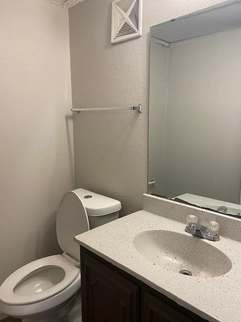 Apartment For Rent in Taylor County , 2400 Buffalo Gap Road 105, Abilene, Texas 79605, 2 Bedroom, 2 Bathroom, Garage spaces, 1,178 Sqft, built in 1973, mls#21405474, Real Estate Agent in Abilene, Homes For Rent in Taylor county, Homes For Rent in Abilene, Realtor in Abilene Texas, Real Estate Brokerage Independent Realty Texas, Luminita Cordes Realtor