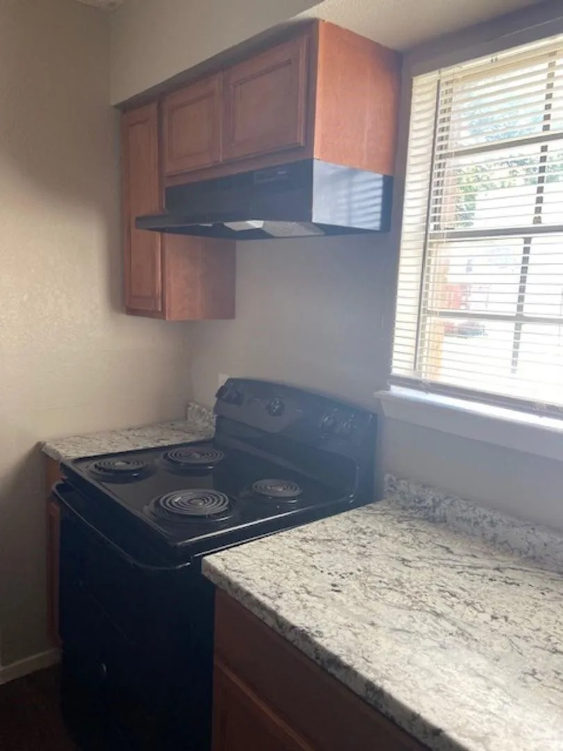 Apartment For Rent in Taylor County , 2400 Buffalo Gap Road 105, Abilene, Texas 79605, 2 Bedroom, 2 Bathroom, Garage spaces, 1,178 Sqft, built in 1973, mls#21405474, Real Estate Agent in Abilene, Homes For Rent in Taylor county, Homes For Rent in Abilene, Realtor in Abilene Texas, Real Estate Brokerage Independent Realty Texas, Luminita Cordes Realtor