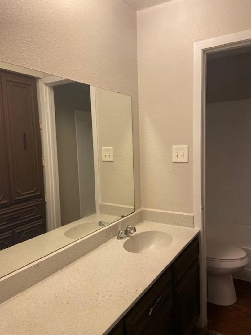 Apartment For Rent in Taylor County , 2400 Buffalo Gap Road 105, Abilene, Texas 79605, 2 Bedroom, 2 Bathroom, Garage spaces, 1,178 Sqft, built in 1973, mls#21405474, Real Estate Agent in Abilene, Homes For Rent in Taylor county, Homes For Rent in Abilene, Realtor in Abilene Texas, Real Estate Brokerage Independent Realty Texas, Luminita Cordes Realtor