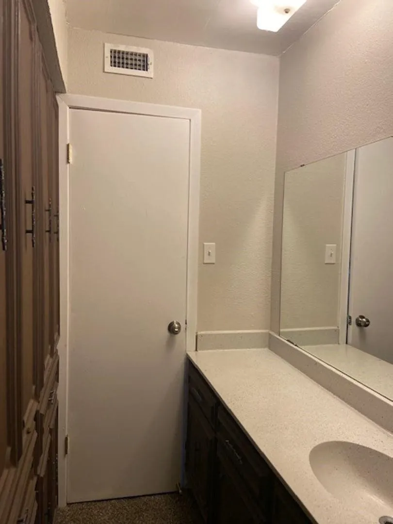 Apartment For Rent in Taylor County , 2400 Buffalo Gap Road 105, Abilene, Texas 79605, 2 Bedroom, 2 Bathroom, Garage spaces, 1,178 Sqft, built in 1973, mls#21405474, Real Estate Agent in Abilene, Homes For Rent in Taylor county, Homes For Rent in Abilene, Realtor in Abilene Texas, Real Estate Brokerage Independent Realty Texas, Luminita Cordes Realtor