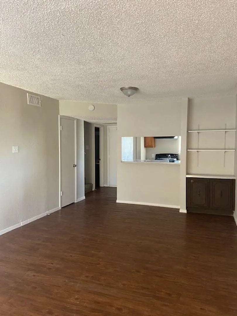 Apartment For Rent in Taylor County , 2400 Buffalo Gap Road 105, Abilene, Texas 79605, 2 Bedroom, 2 Bathroom, Garage spaces, 1,178 Sqft, built in 1973, mls#21405474, Real Estate Agent in Abilene, Homes For Rent in Taylor county, Homes For Rent in Abilene, Realtor in Abilene Texas, Real Estate Brokerage Independent Realty Texas, Luminita Cordes Realtor