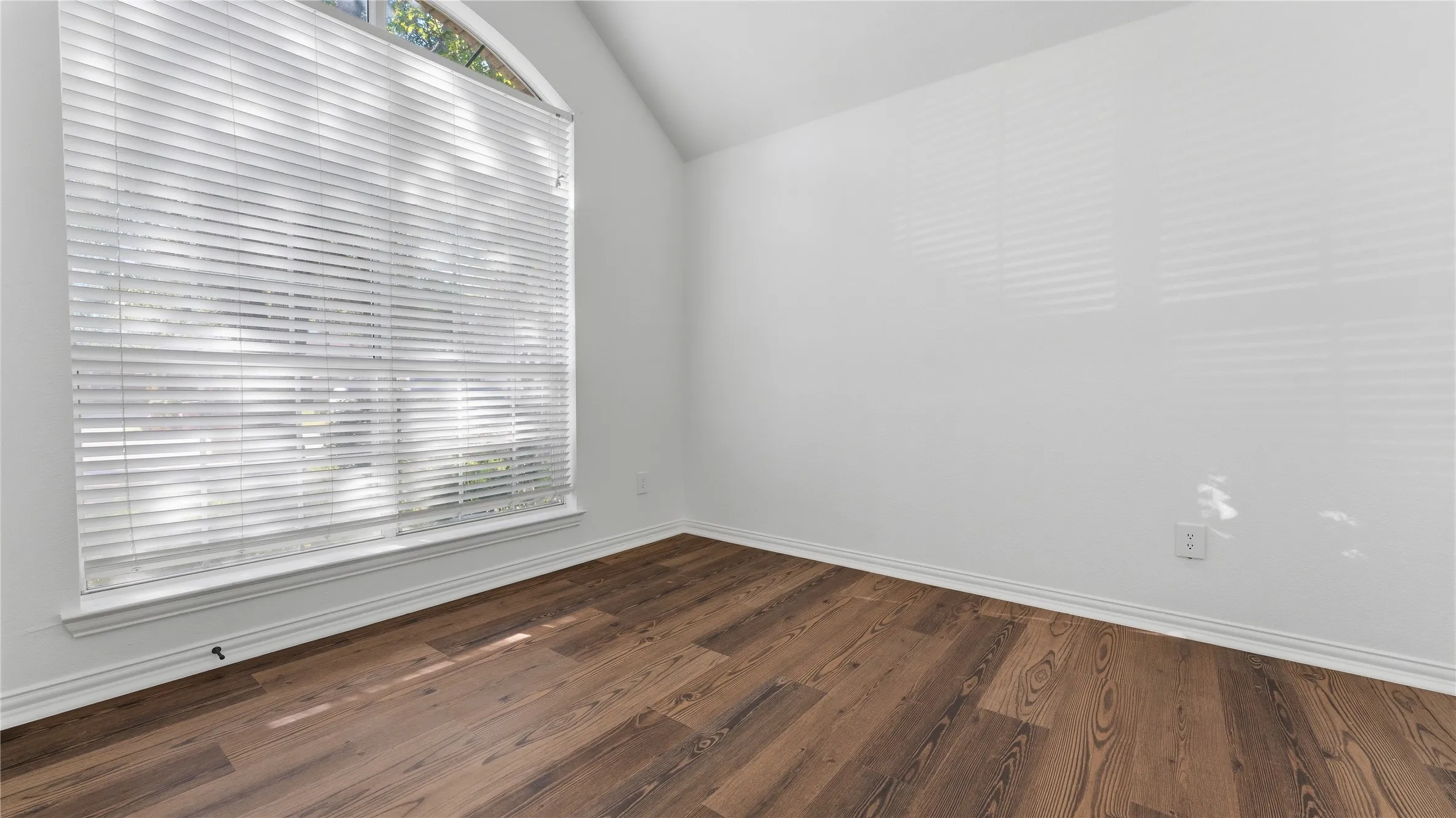 Single Family Residence For Sale in Collin County , 304 Turtle Court, Mc Kinney, Texas 75072, 4 Bedroom, 2 Bathroom, 2 Garage spaces, 2,102 Sqft, built in 2001, mls#21404320, Real Estate Agent in Mc Kinney, Homes For Sale in Collin county, Homes For Sale in Mc Kinney, Realtor in Mc Kinney Texas, Real Estate Brokerage Independent Realty Texas, Luminita Cordes Realtor