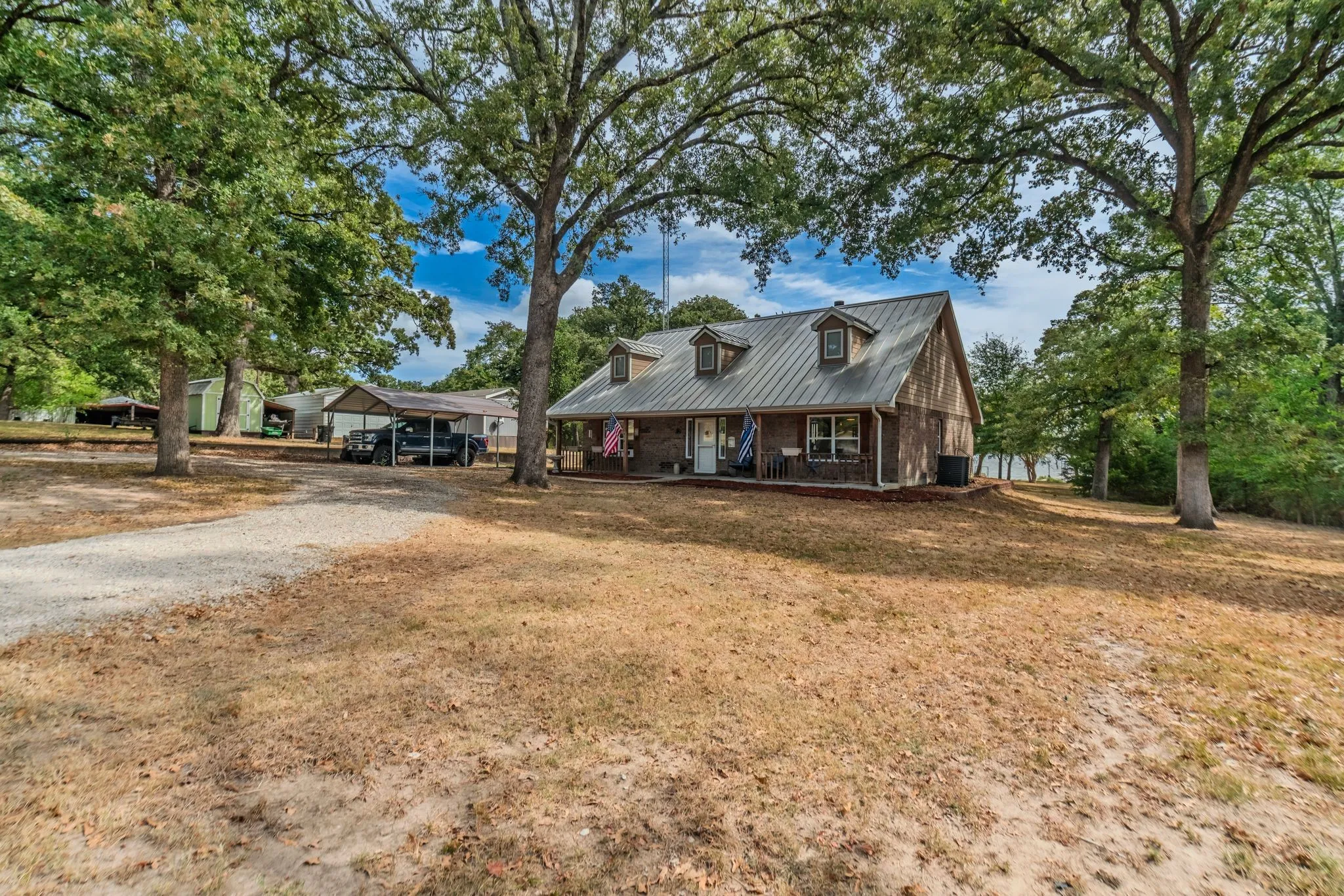Single Family Residence For Sale in Hunt County , 5781 COUNTY ROAD 3515, Quinlan, Texas 75474, 3 Bedroom, 2 Bathroom, Garage spaces, 2,163 Sqft, built in 2008, mls#21403450, Real Estate Agent in Quinlan, Homes For Sale in Hunt county, Homes For Sale in Quinlan, Realtor in Quinlan Texas, Real Estate Brokerage Independent Realty Texas, Luminita Cordes Realtor