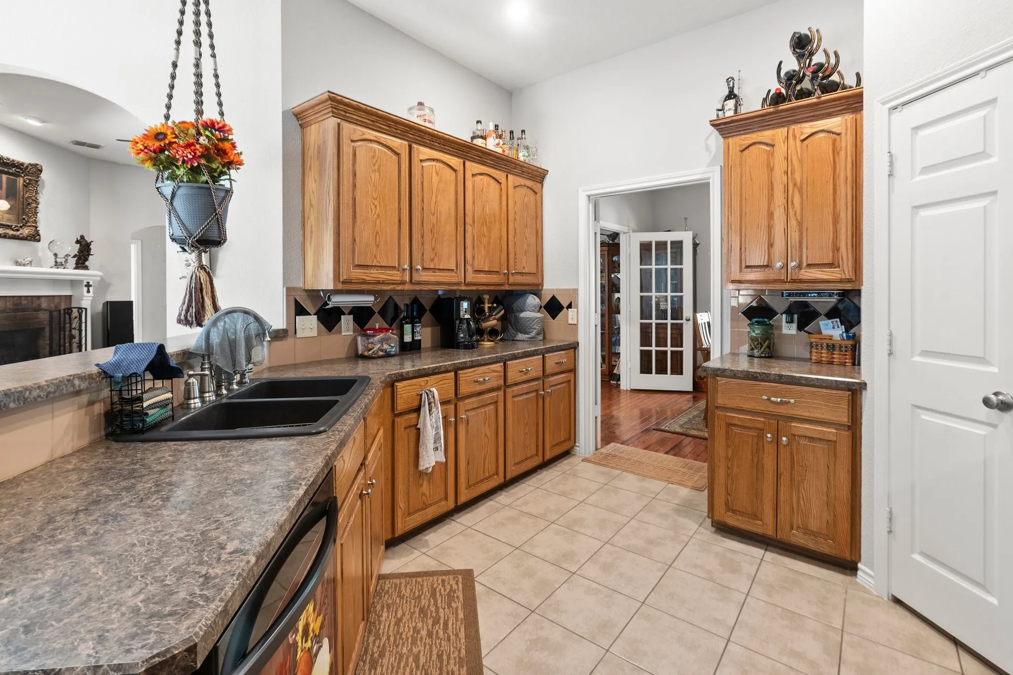 Single Family Residence For Sale in Hunt County , 5781 COUNTY ROAD 3515, Quinlan, Texas 75474, 3 Bedroom, 2 Bathroom, Garage spaces, 2,163 Sqft, built in 2008, mls#21403450, Real Estate Agent in Quinlan, Homes For Sale in Hunt county, Homes For Sale in Quinlan, Realtor in Quinlan Texas, Real Estate Brokerage Independent Realty Texas, Luminita Cordes Realtor