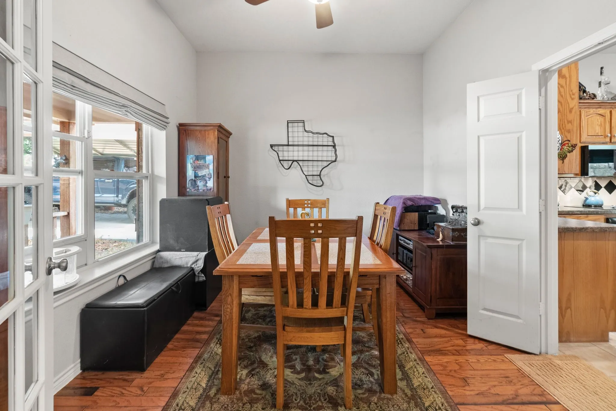 Single Family Residence For Sale in Hunt County , 5781 COUNTY ROAD 3515, Quinlan, Texas 75474, 3 Bedroom, 2 Bathroom, Garage spaces, 2,163 Sqft, built in 2008, mls#21403450, Real Estate Agent in Quinlan, Homes For Sale in Hunt county, Homes For Sale in Quinlan, Realtor in Quinlan Texas, Real Estate Brokerage Independent Realty Texas, Luminita Cordes Realtor
