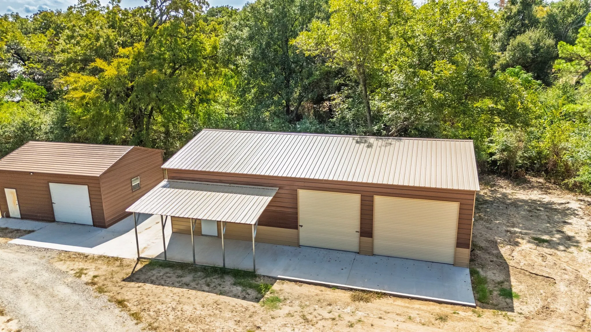 Single Family Residence For Sale in Hunt County , 5781 COUNTY ROAD 3515, Quinlan, Texas 75474, 3 Bedroom, 2 Bathroom, Garage spaces, 2,163 Sqft, built in 2008, mls#21403450, Real Estate Agent in Quinlan, Homes For Sale in Hunt county, Homes For Sale in Quinlan, Realtor in Quinlan Texas, Real Estate Brokerage Independent Realty Texas, Luminita Cordes Realtor
