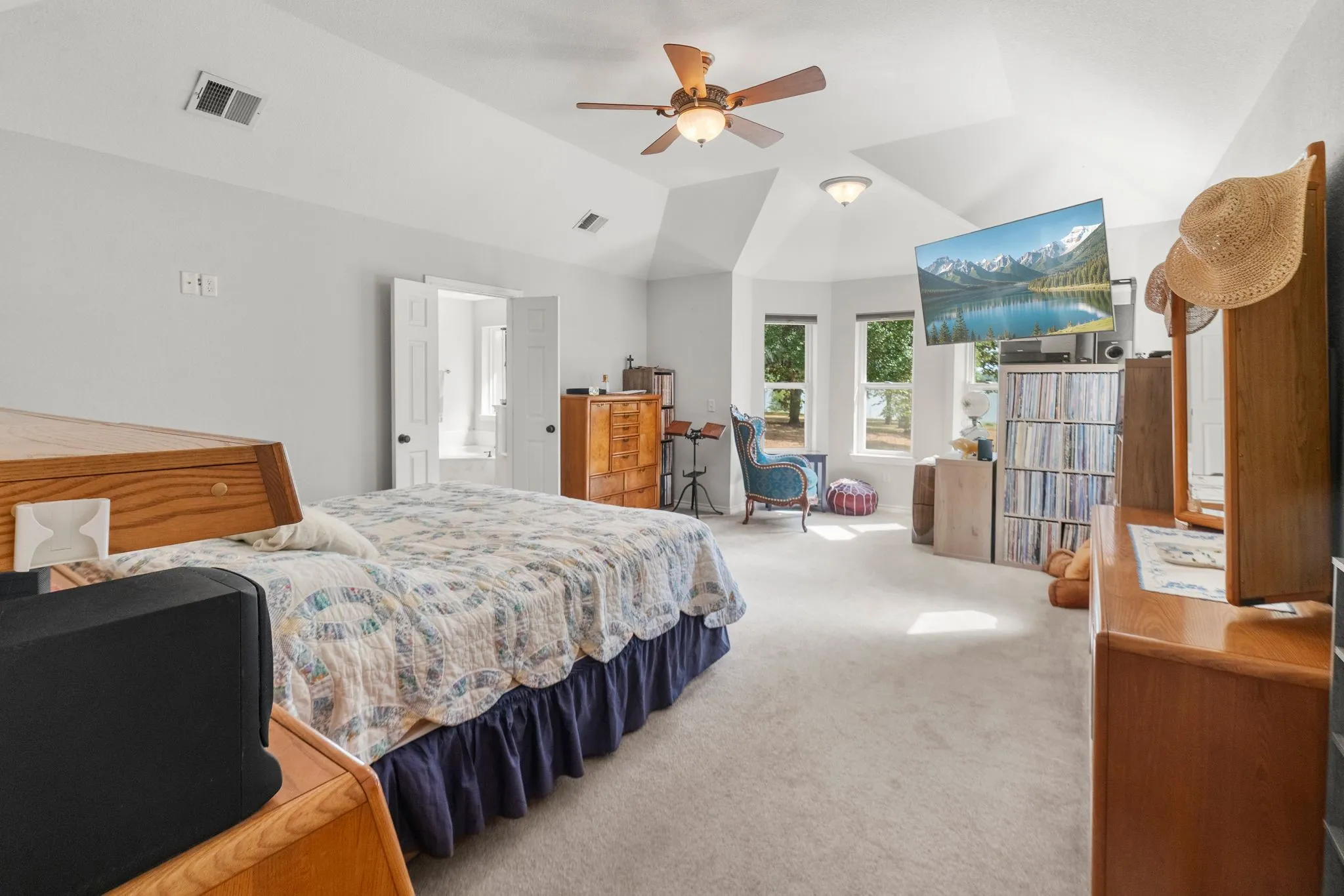 Single Family Residence For Sale in Hunt County , 5781 COUNTY ROAD 3515, Quinlan, Texas 75474, 3 Bedroom, 2 Bathroom, Garage spaces, 2,163 Sqft, built in 2008, mls#21403450, Real Estate Agent in Quinlan, Homes For Sale in Hunt county, Homes For Sale in Quinlan, Realtor in Quinlan Texas, Real Estate Brokerage Independent Realty Texas, Luminita Cordes Realtor
