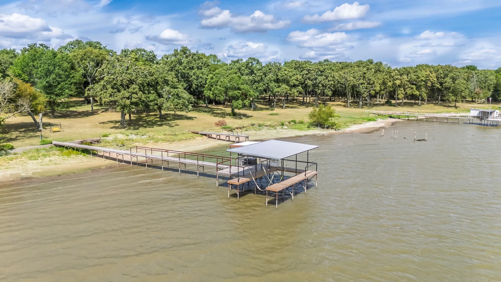 Single Family Residence For Sale in Hunt County , 5781 COUNTY ROAD 3515, Quinlan, Texas 75474, 3 Bedroom, 2 Bathroom, Garage spaces, 2,163 Sqft, built in 2008, mls#21403450, Real Estate Agent in Quinlan, Homes For Sale in Hunt county, Homes For Sale in Quinlan, Realtor in Quinlan Texas, Real Estate Brokerage Independent Realty Texas, Luminita Cordes Realtor