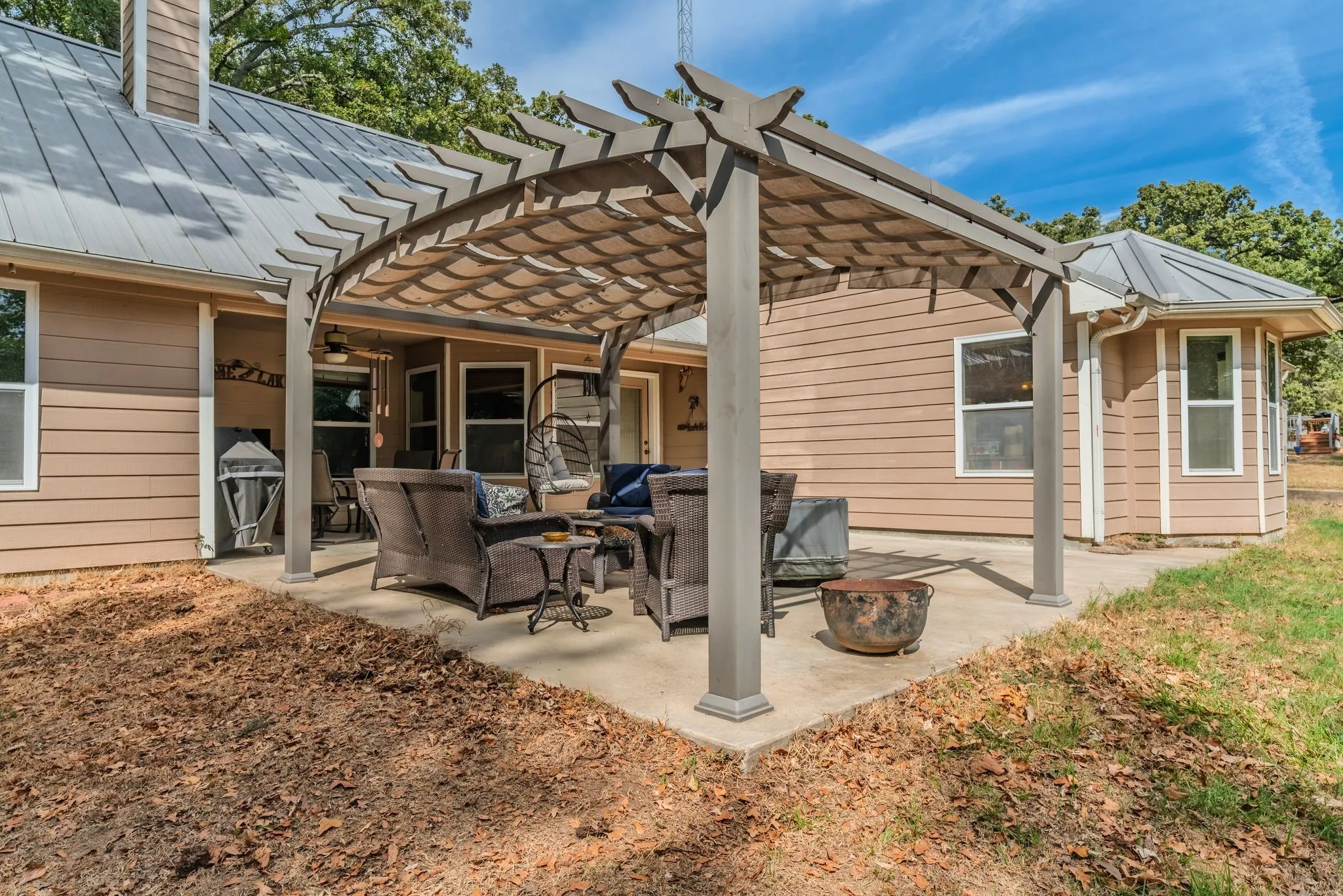 Single Family Residence For Sale in Hunt County , 5781 COUNTY ROAD 3515, Quinlan, Texas 75474, 3 Bedroom, 2 Bathroom, Garage spaces, 2,163 Sqft, built in 2008, mls#21403450, Real Estate Agent in Quinlan, Homes For Sale in Hunt county, Homes For Sale in Quinlan, Realtor in Quinlan Texas, Real Estate Brokerage Independent Realty Texas, Luminita Cordes Realtor